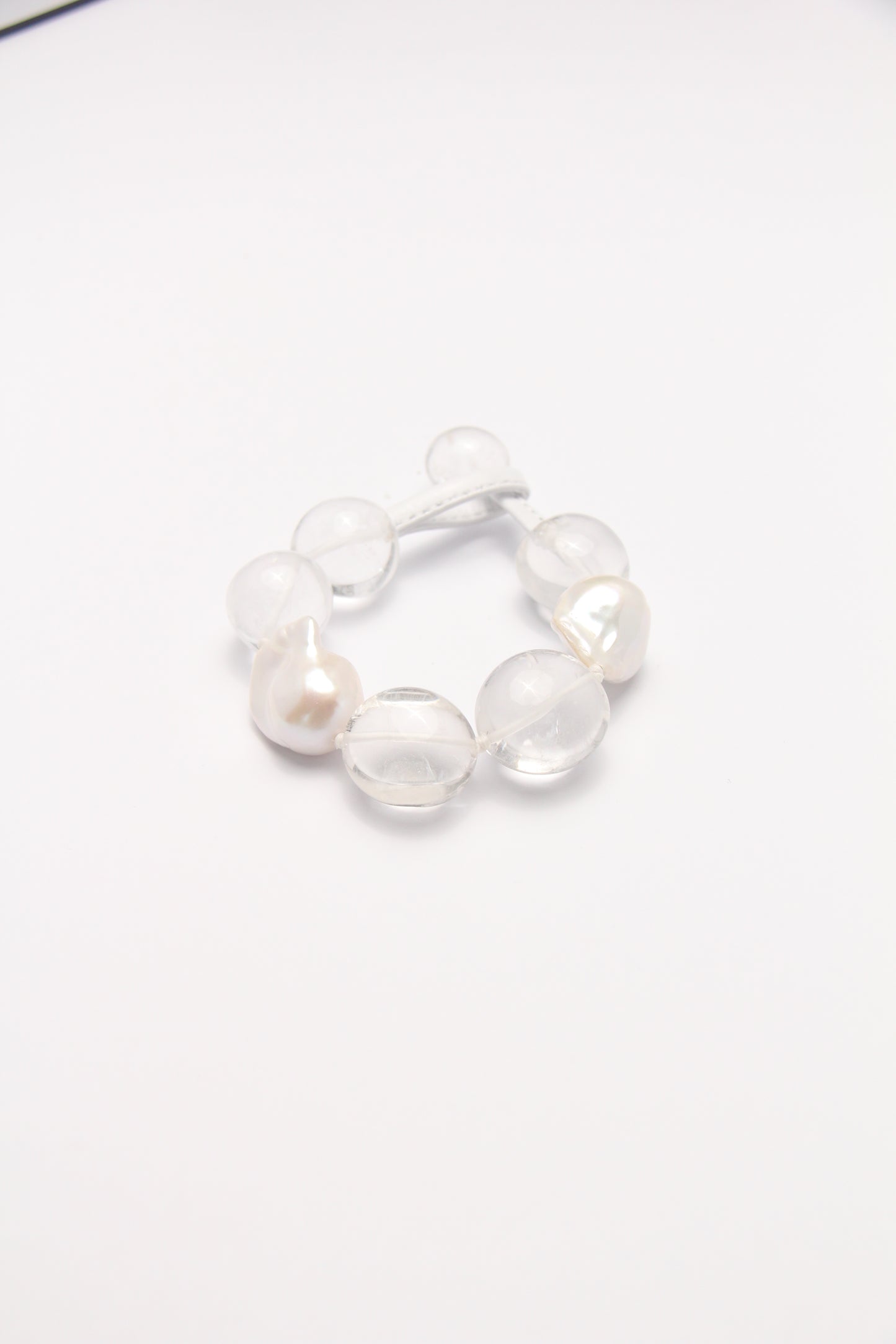 Bracelet: quartz, pearls