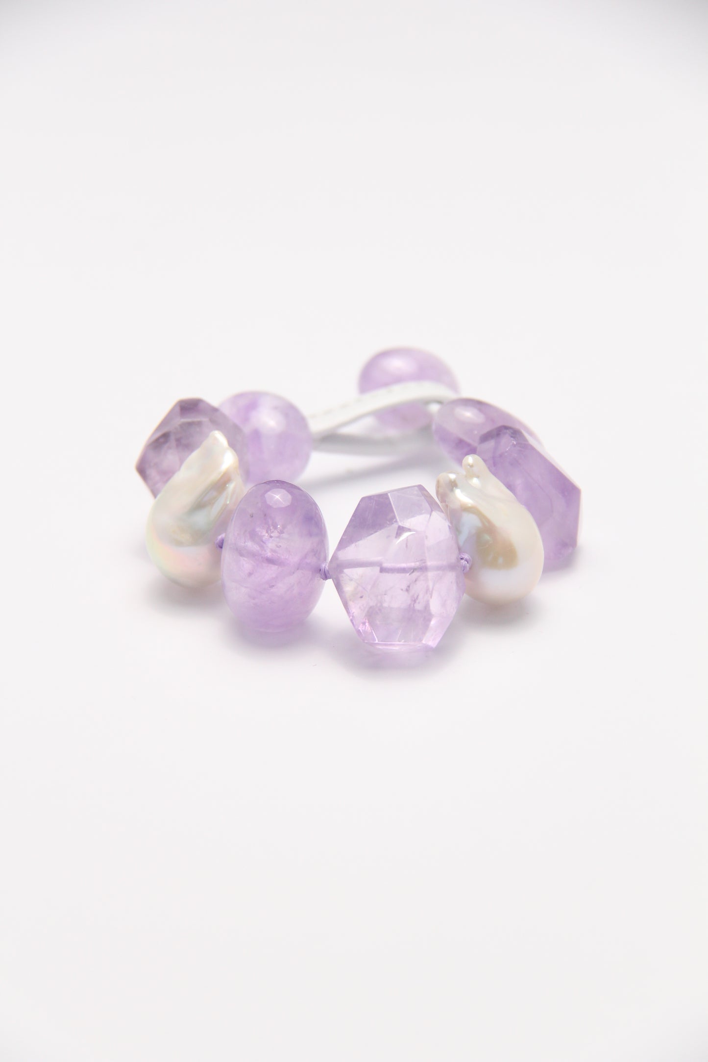Bracelet: amethyst, pearls