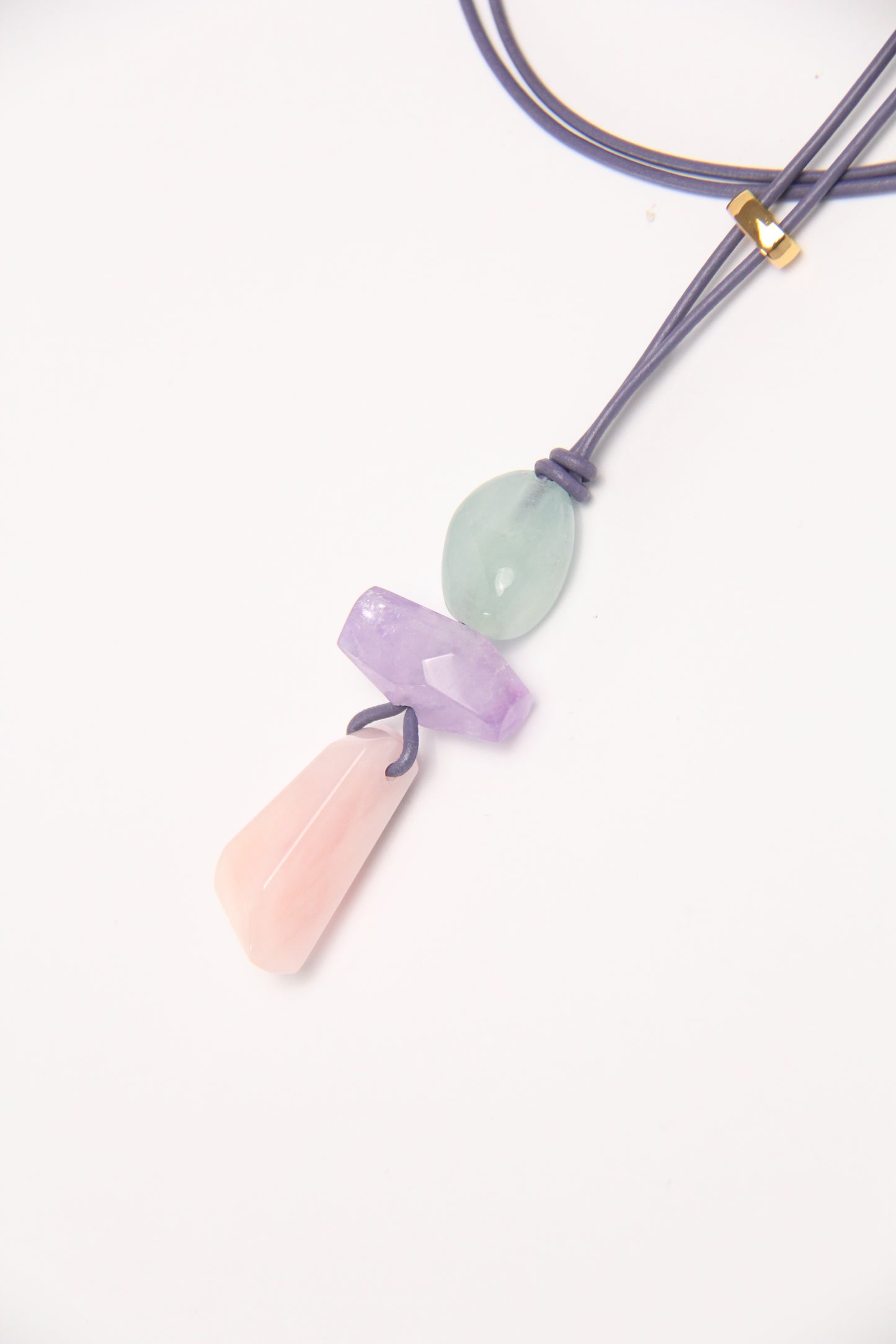 Pendant: morganite, amethyst, leather