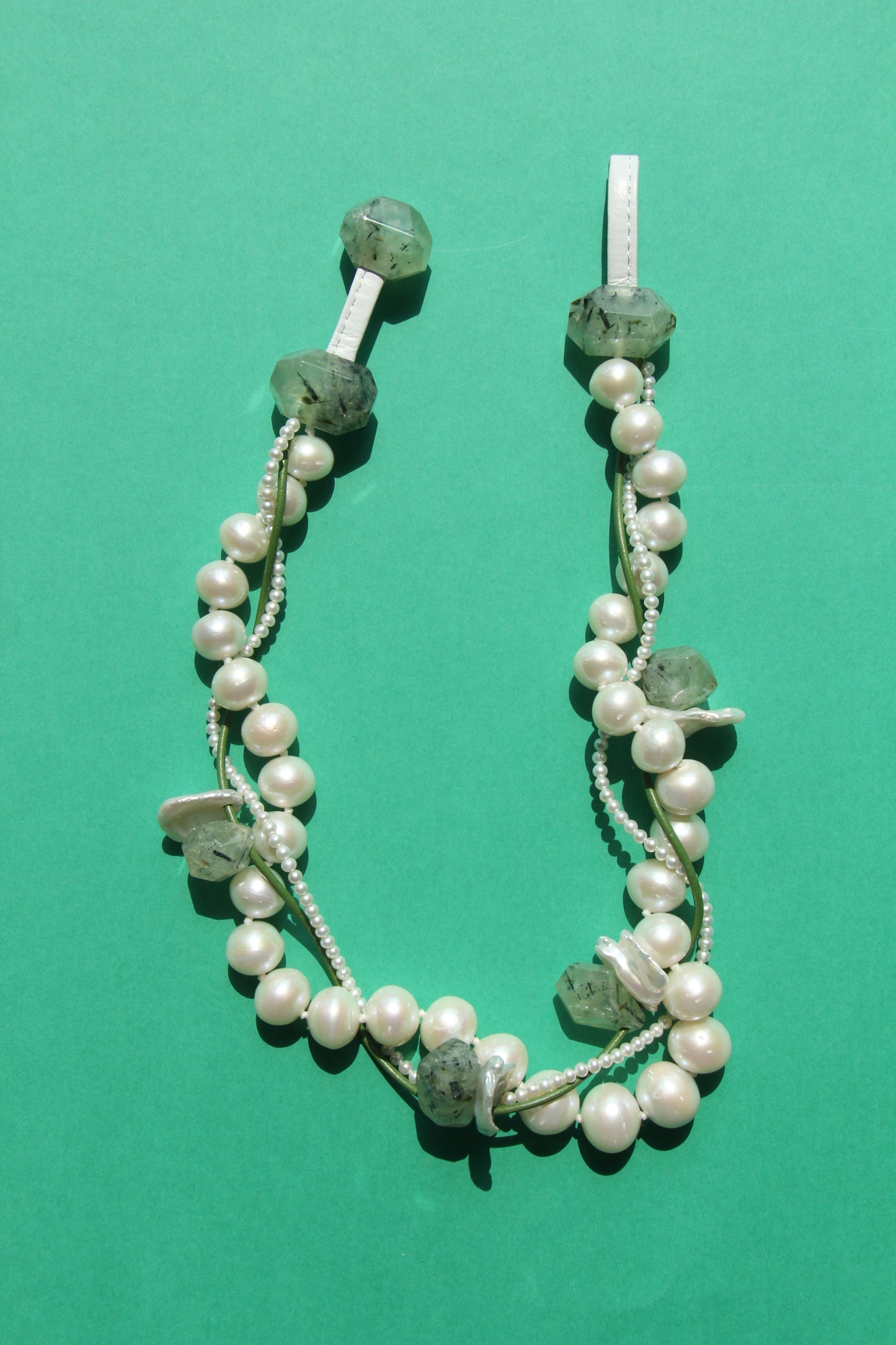 Necklace: prehnite, pearls