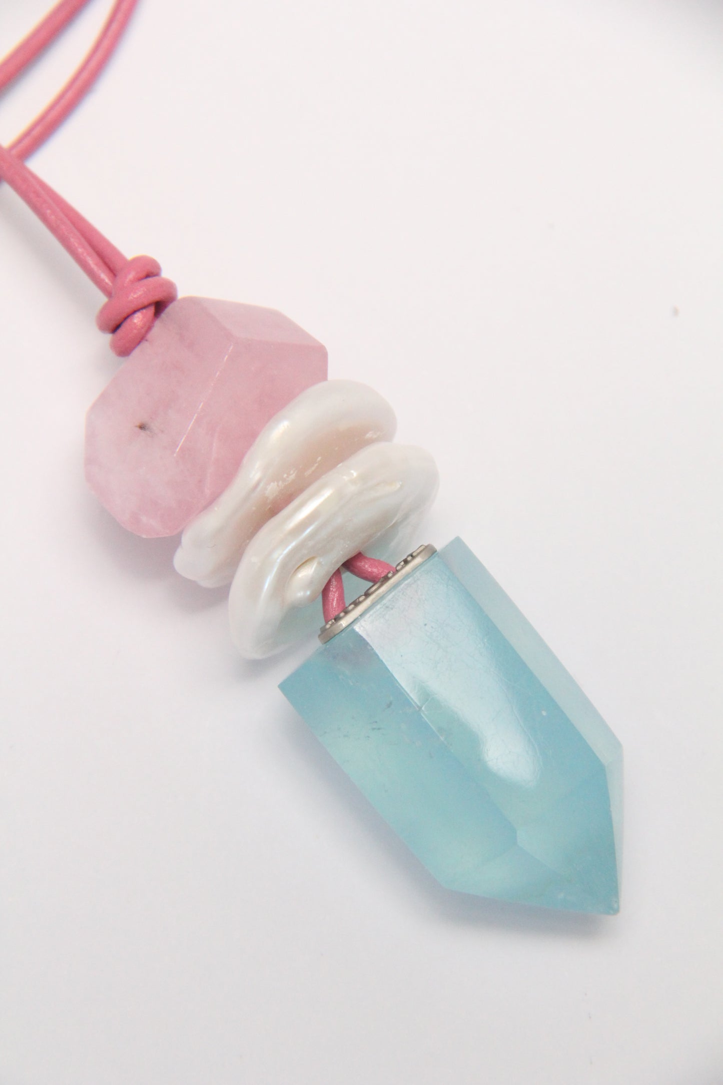 Pendant: morgnite, pearls, aquamarine