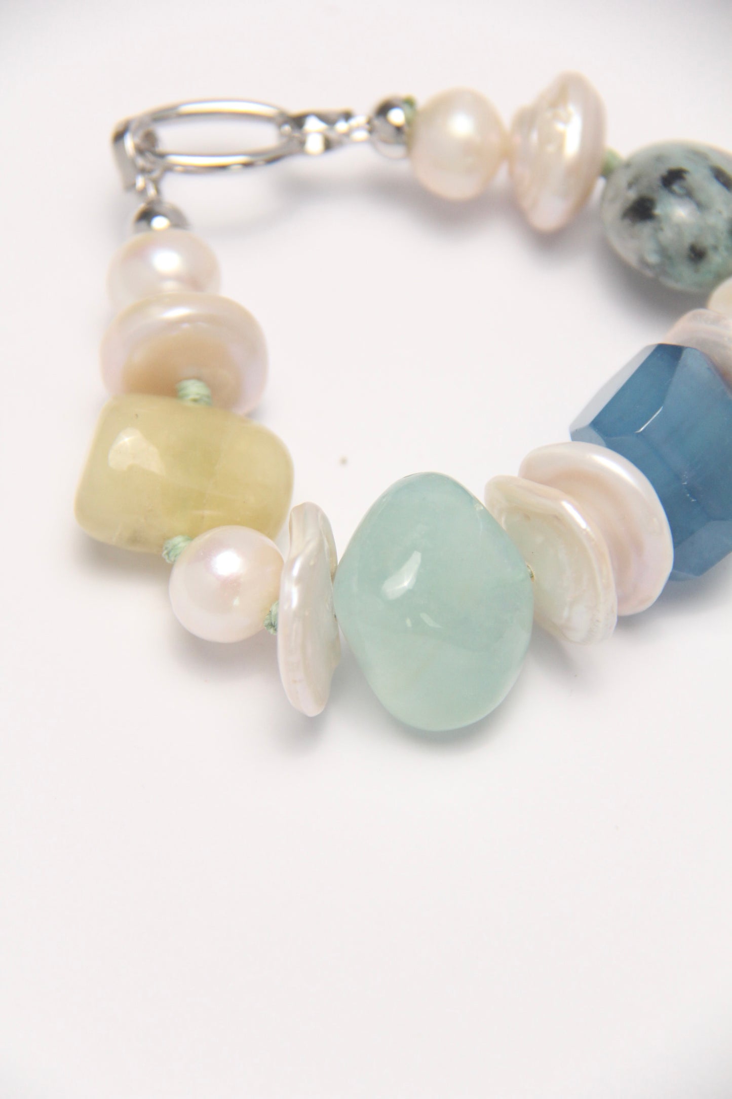 Bracelet: aquamarine, morganite, kiwi stone, pearls