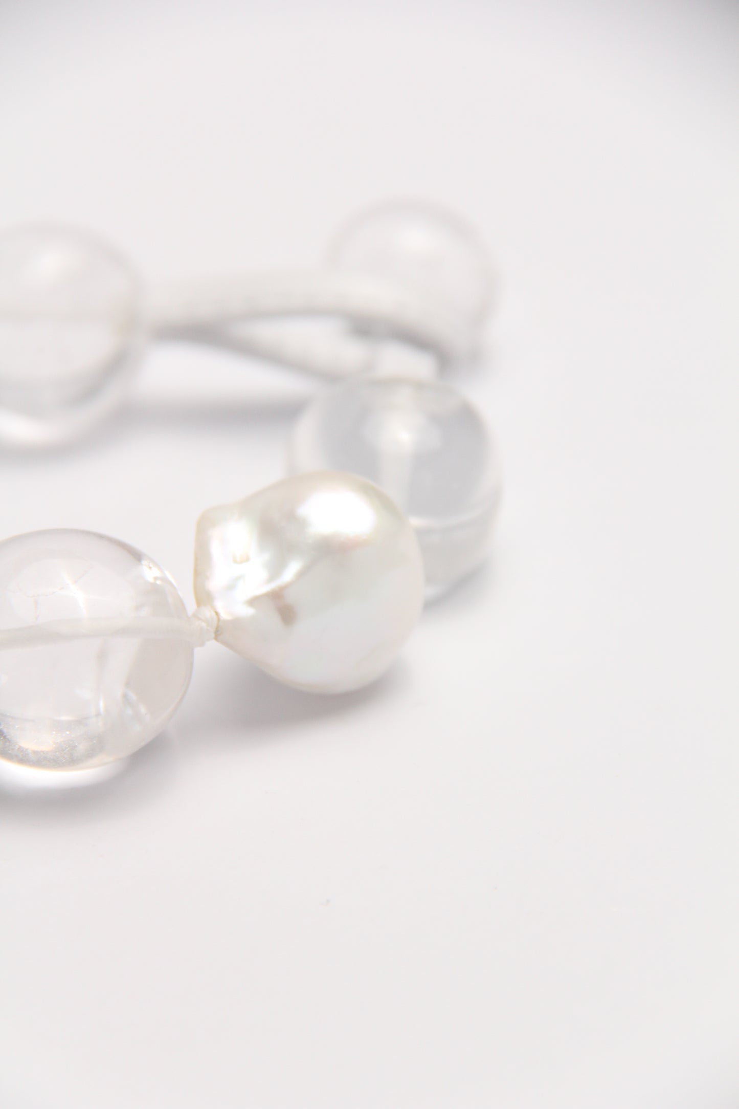 Bracelet: quartz, pearls