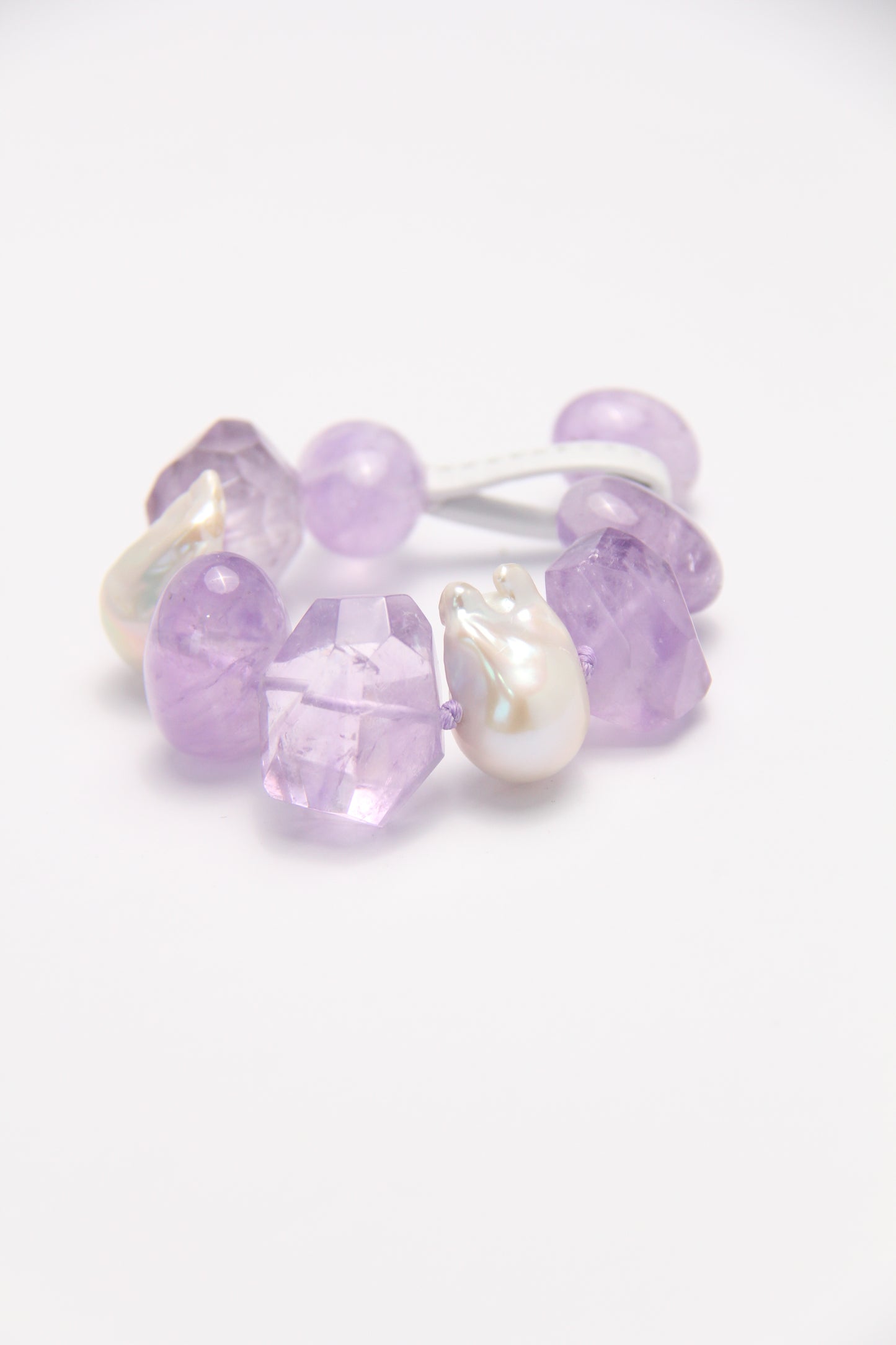 Bracelet: amethyst, pearls
