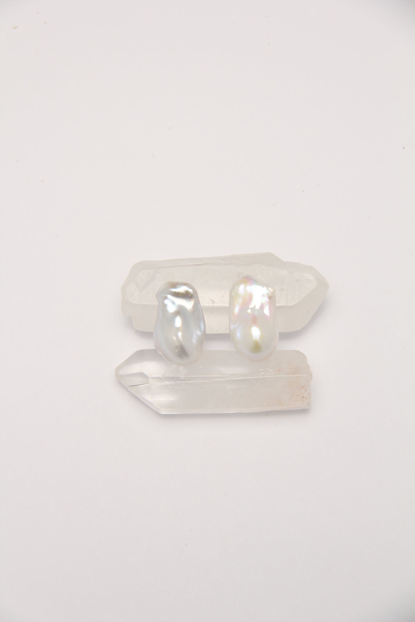 Earrings: pearls