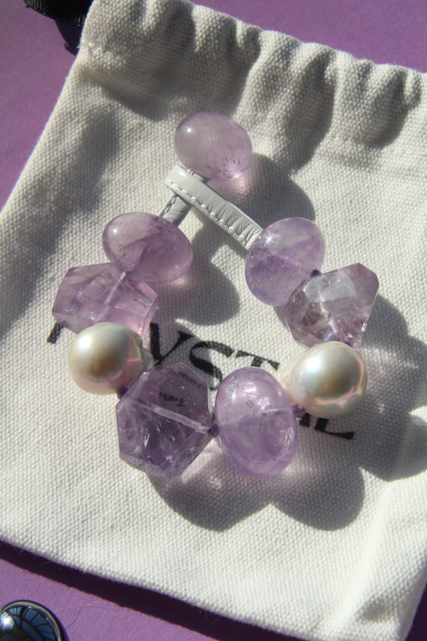 Bracelet: amethyst, pearls