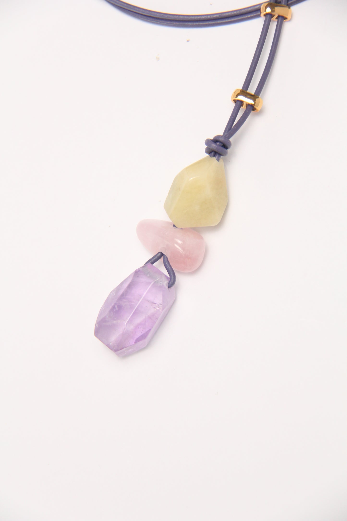 Pendant: morganite, amethyst, leather