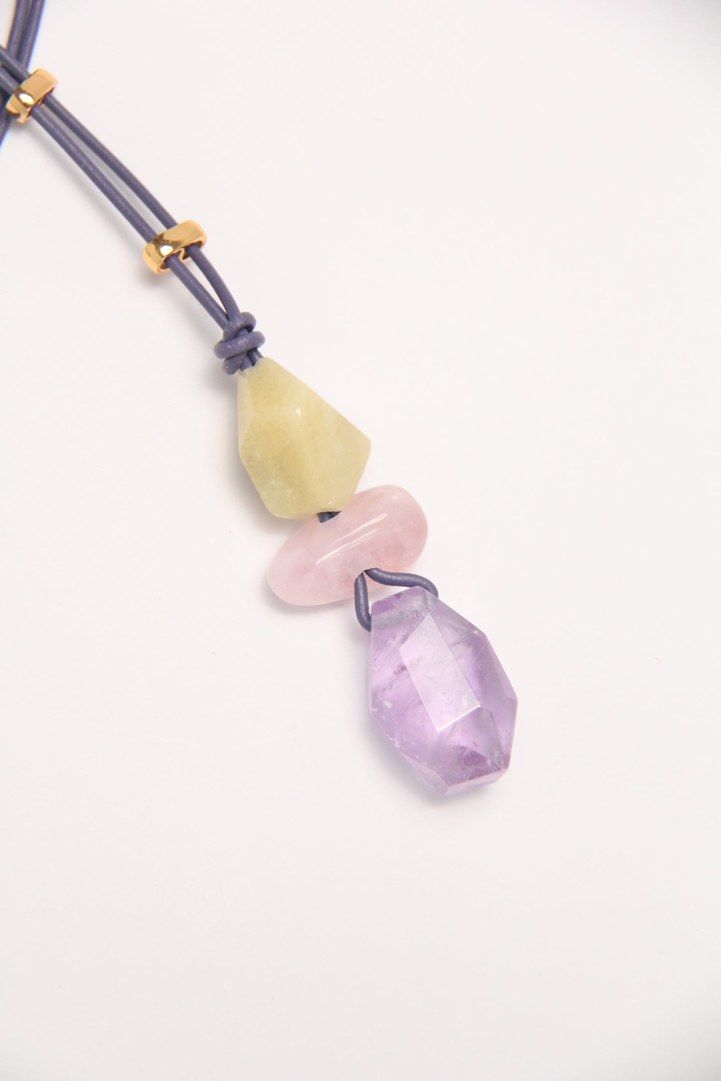 Pendant: morganite, amethyst, leather