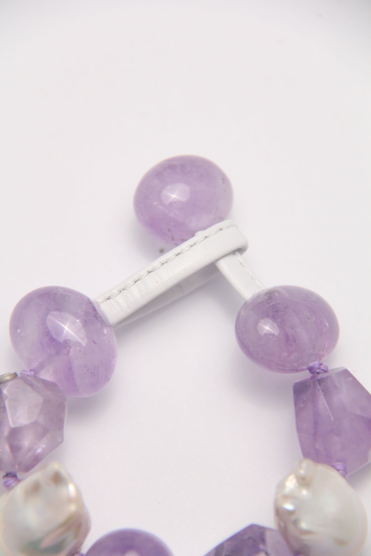 Bracelet: amethyst, pearls