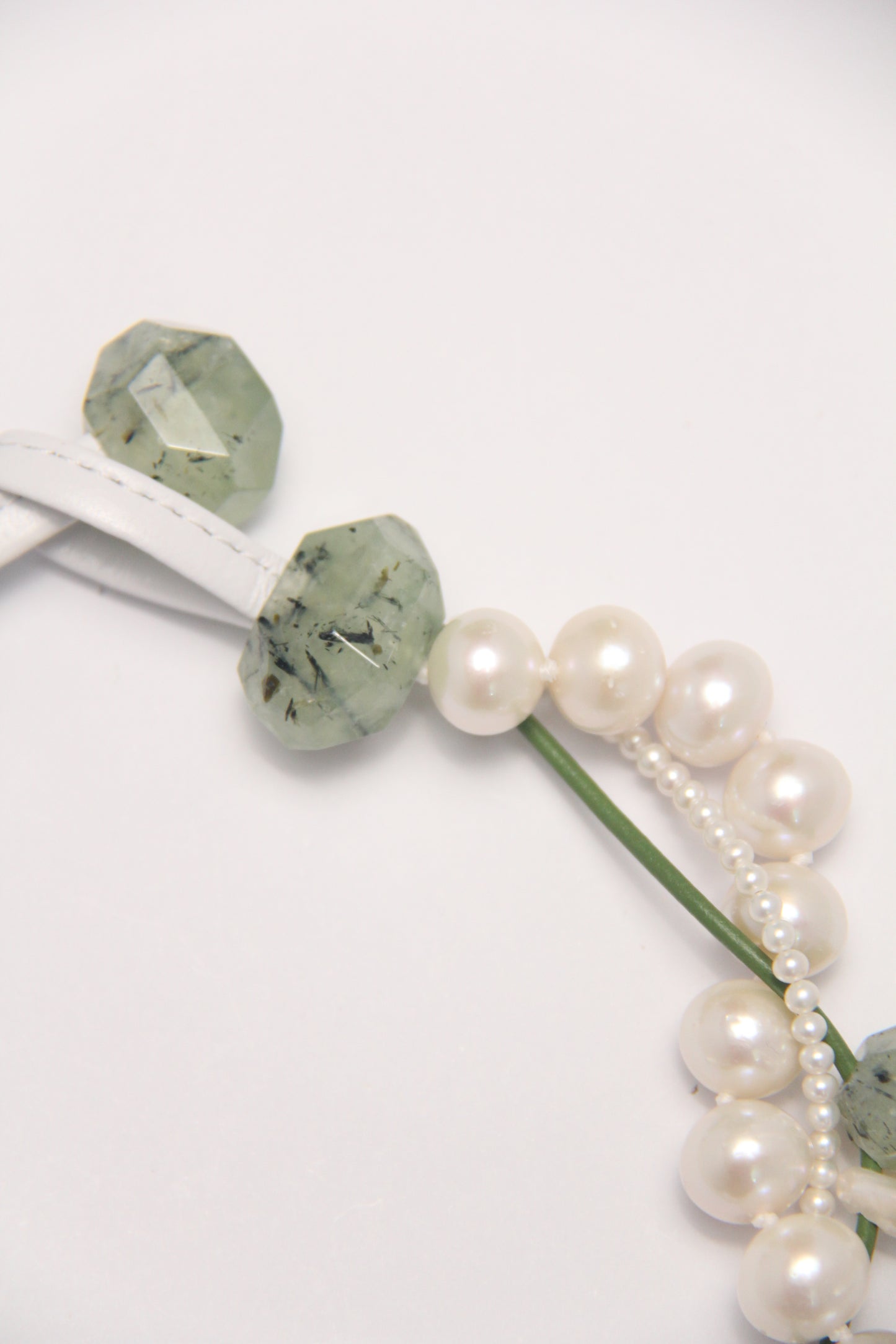 Necklace: prehnite, pearls