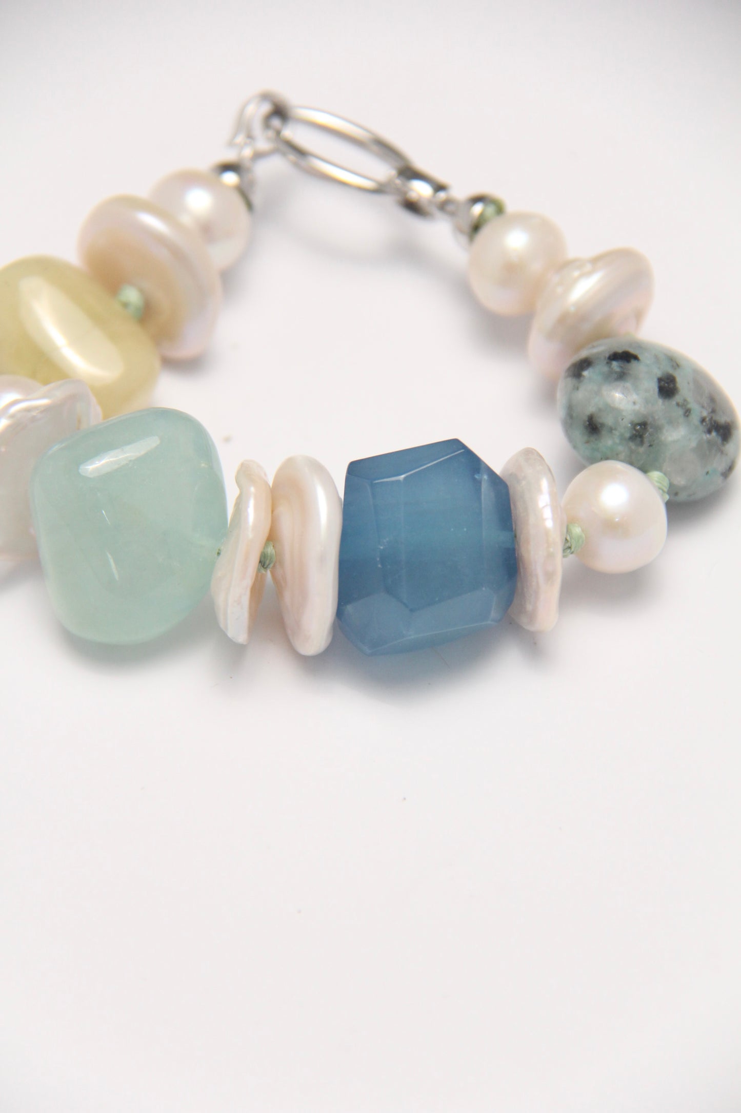 Bracelet: aquamarine, morganite, kiwi stone, pearls