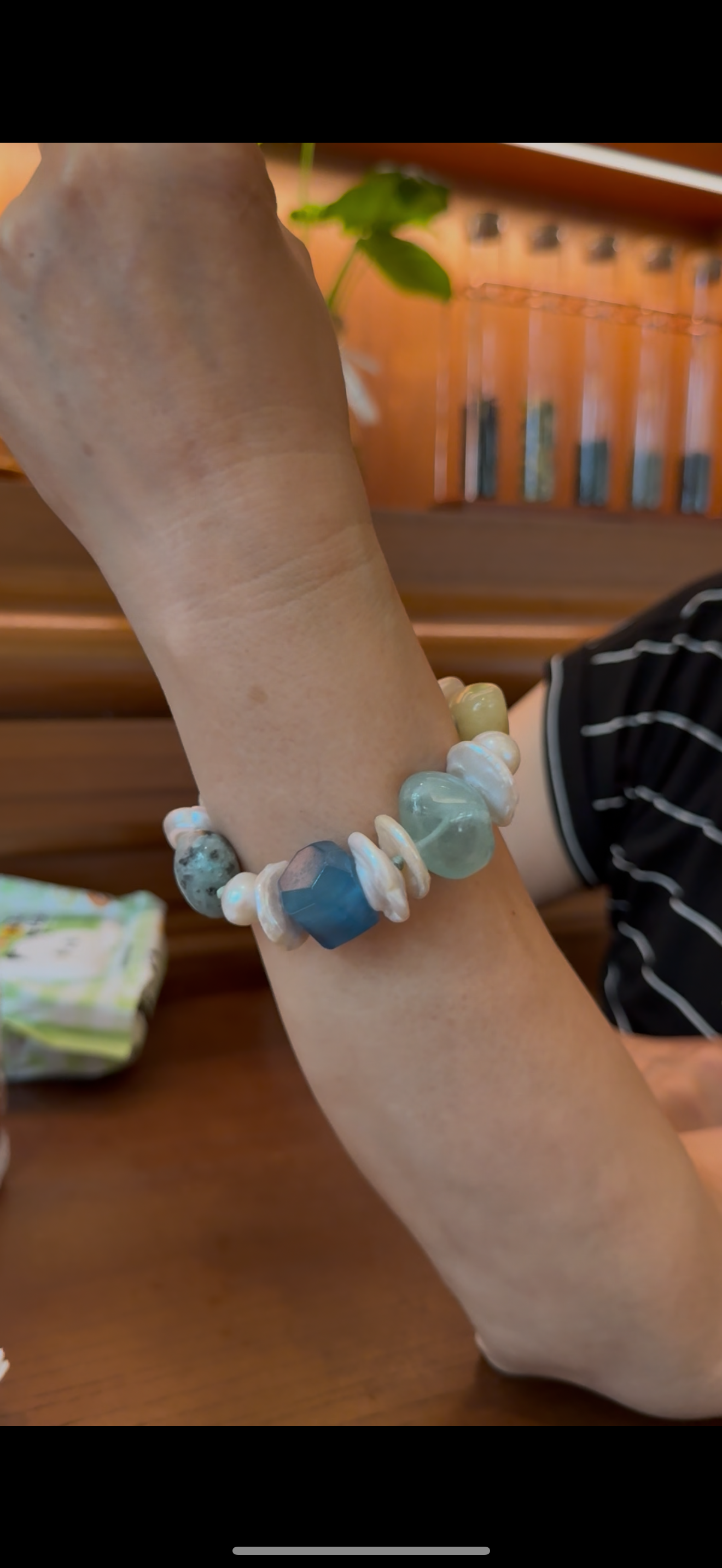 Bracelet: aquamarine, morganite, kiwi stone, pearls
