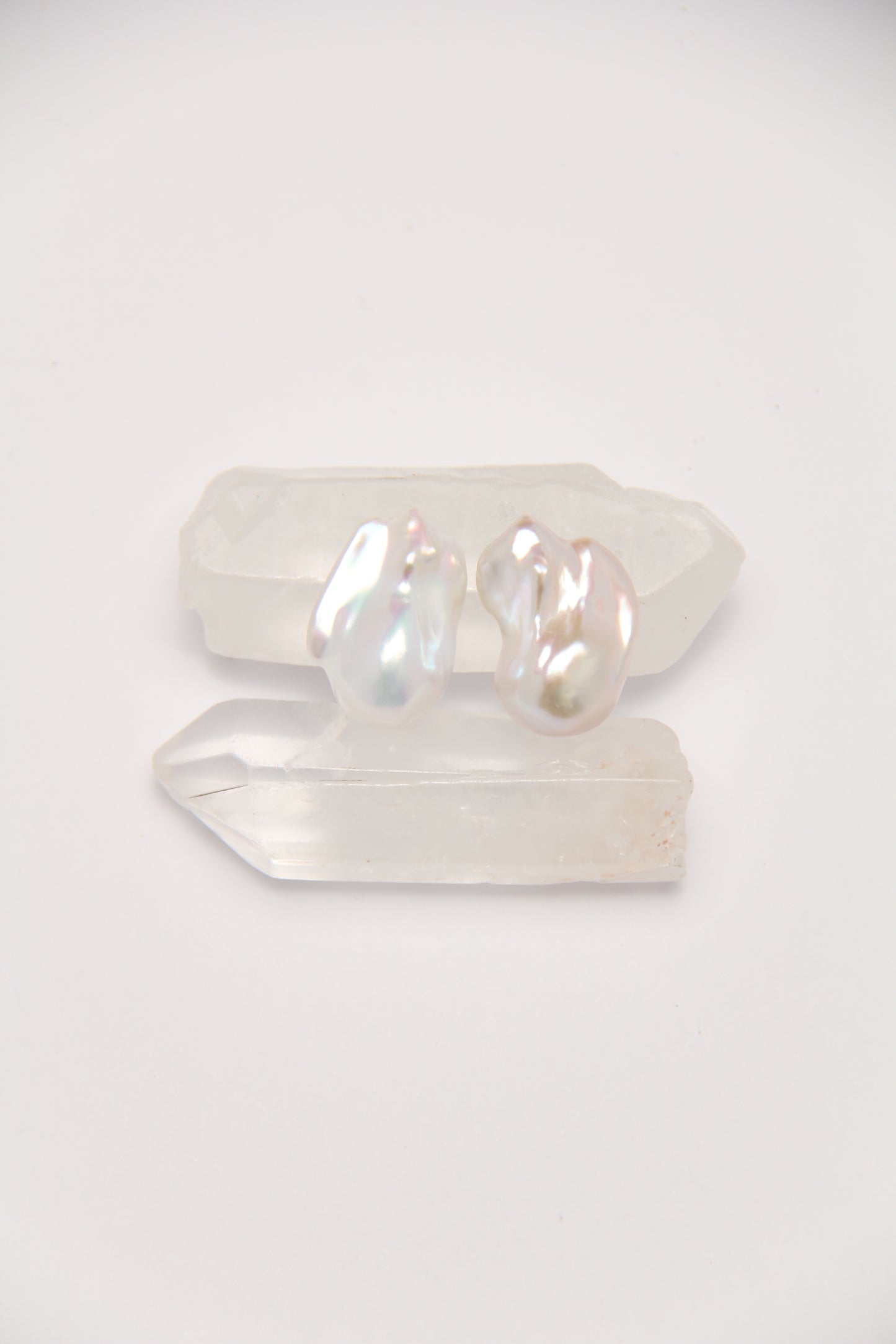 Earrings: pearls