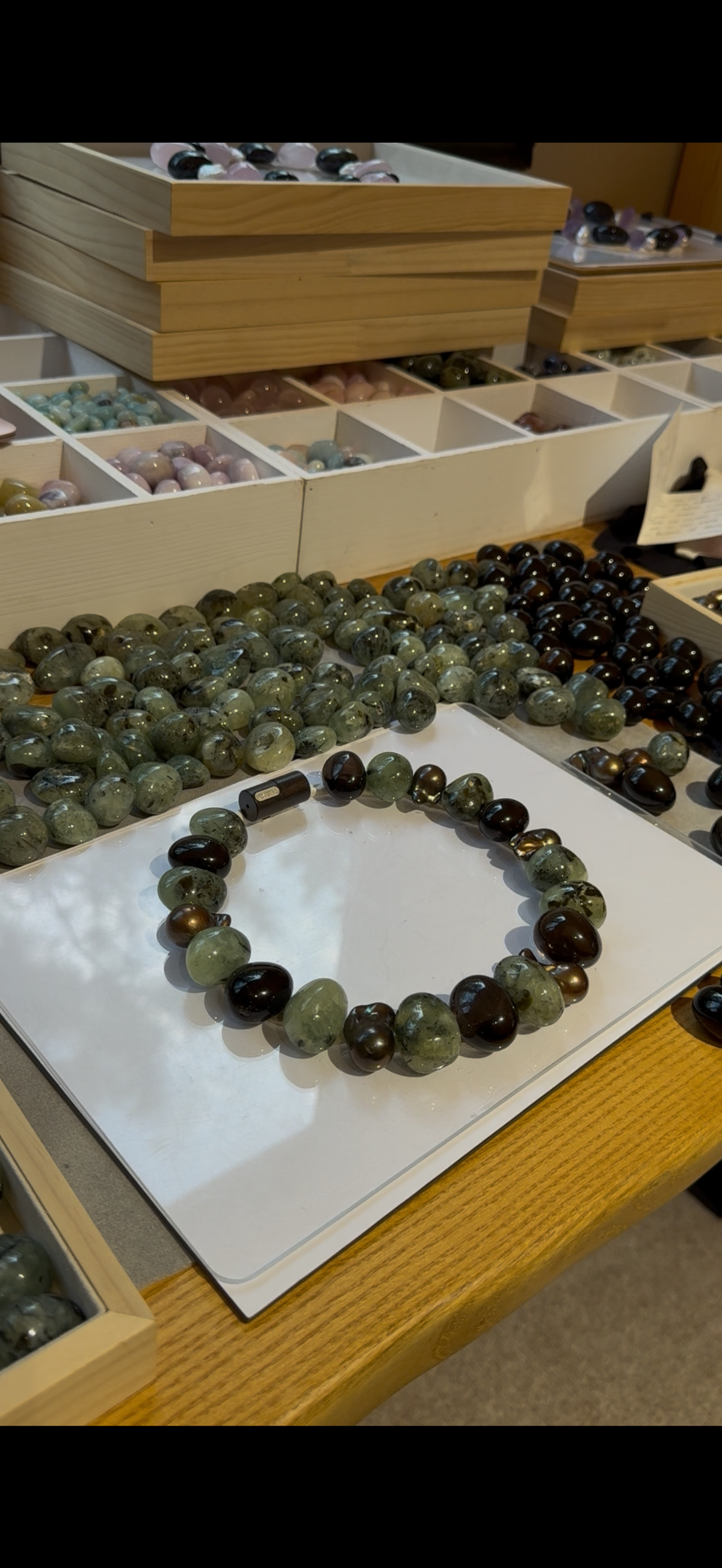Necklace: prehnite, smoky quartz, pearls