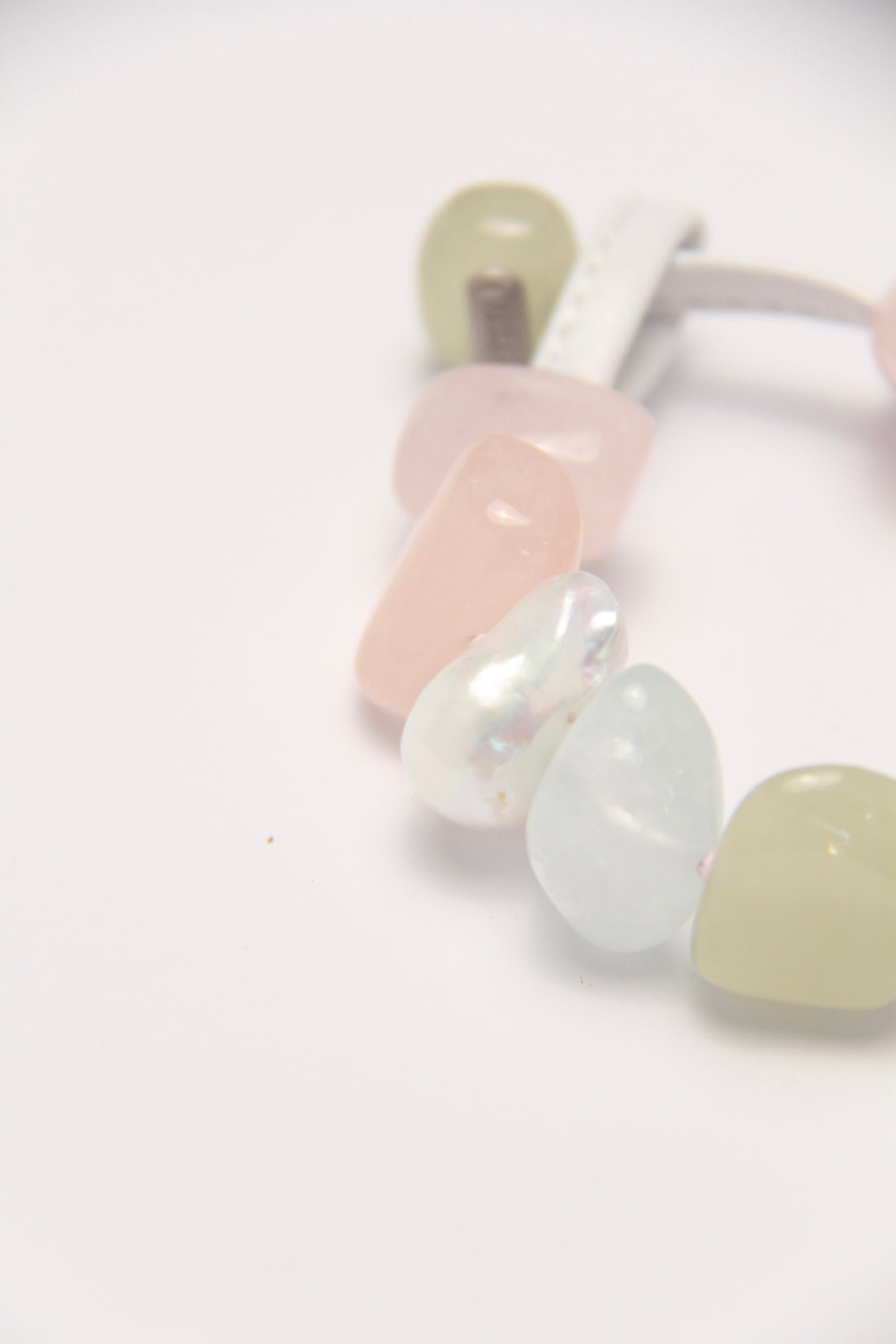 Bracelet: morganite, baroque pearls