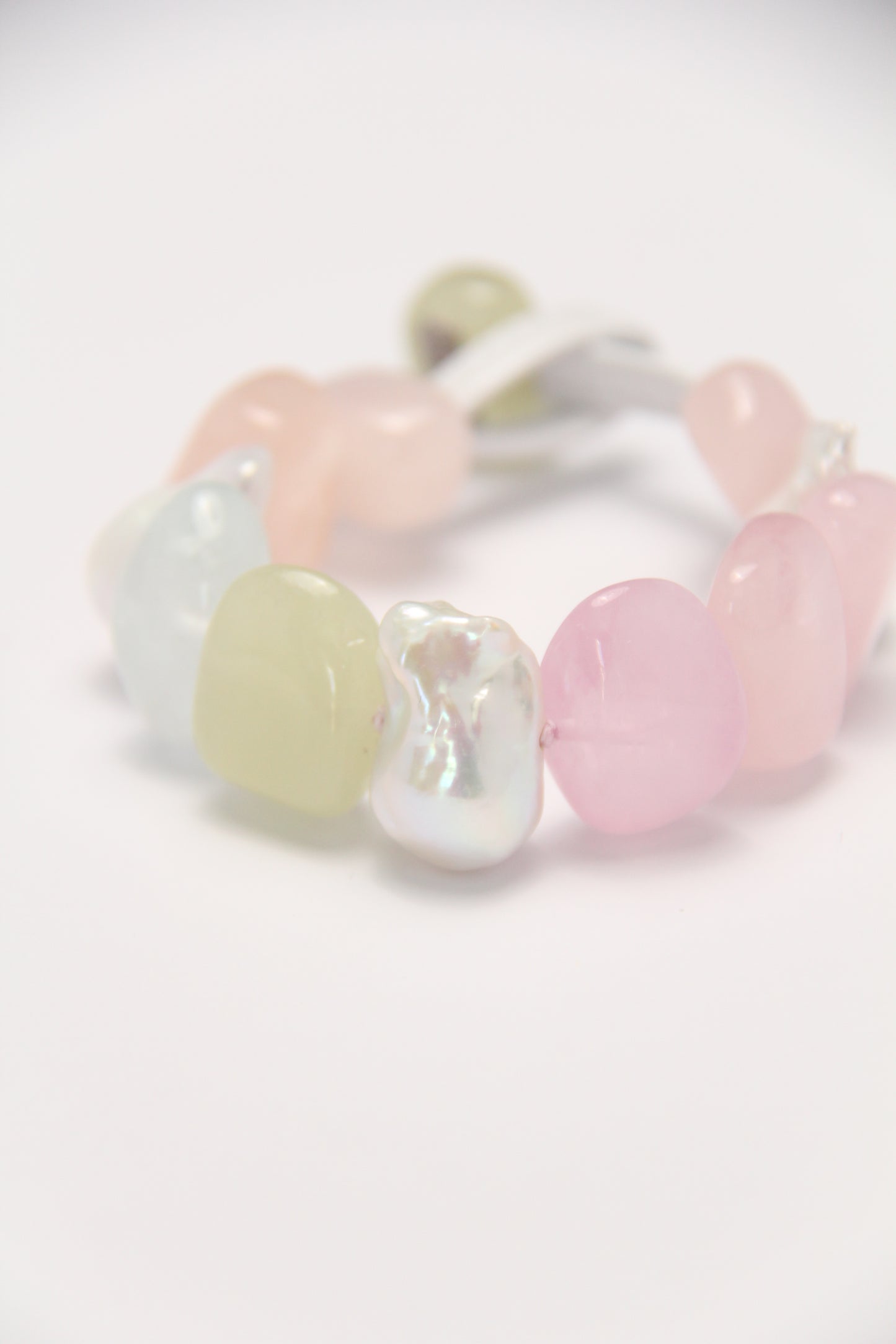 Bracelet: morganite, baroque pearls