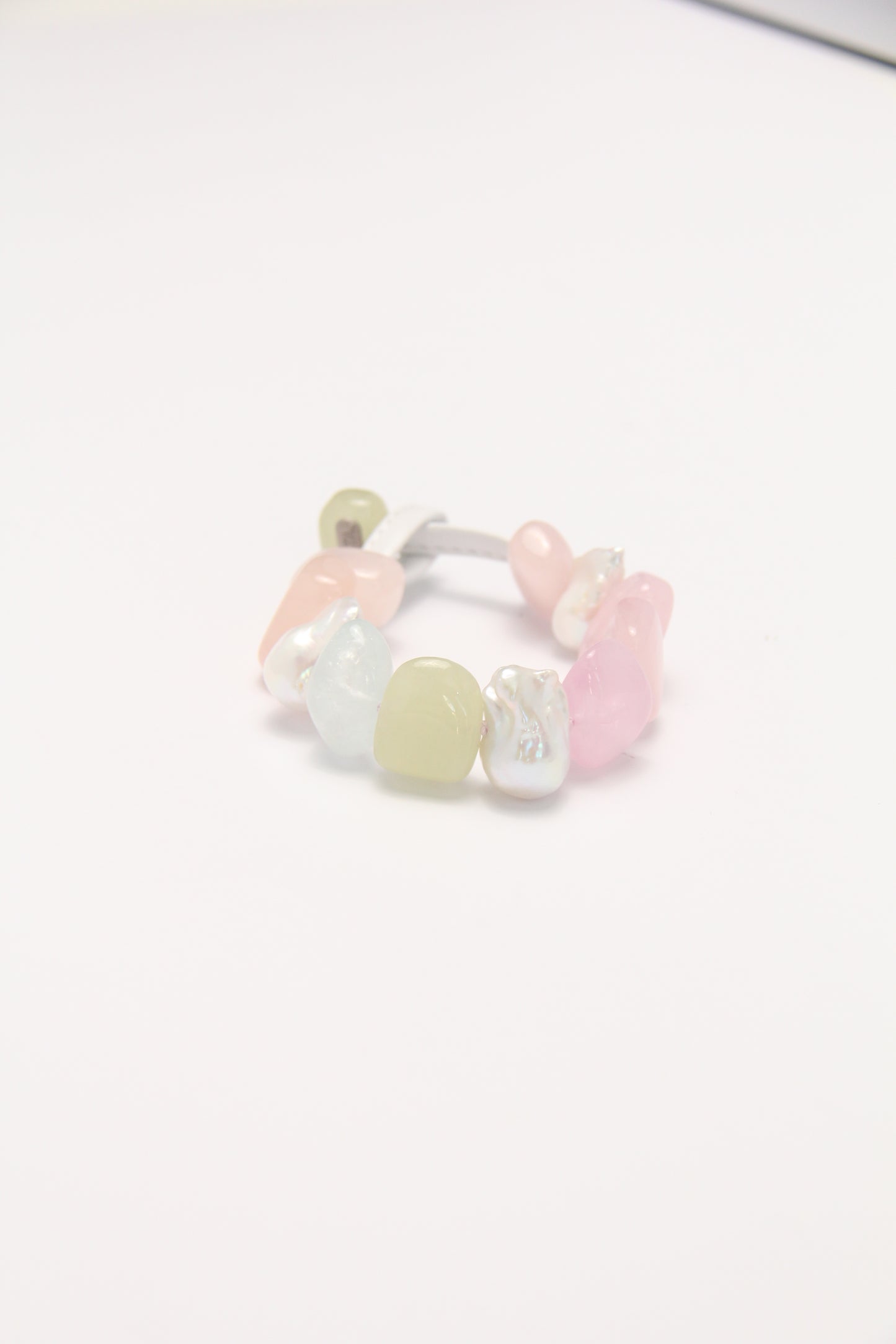 Bracelet: morganite, baroque pearls