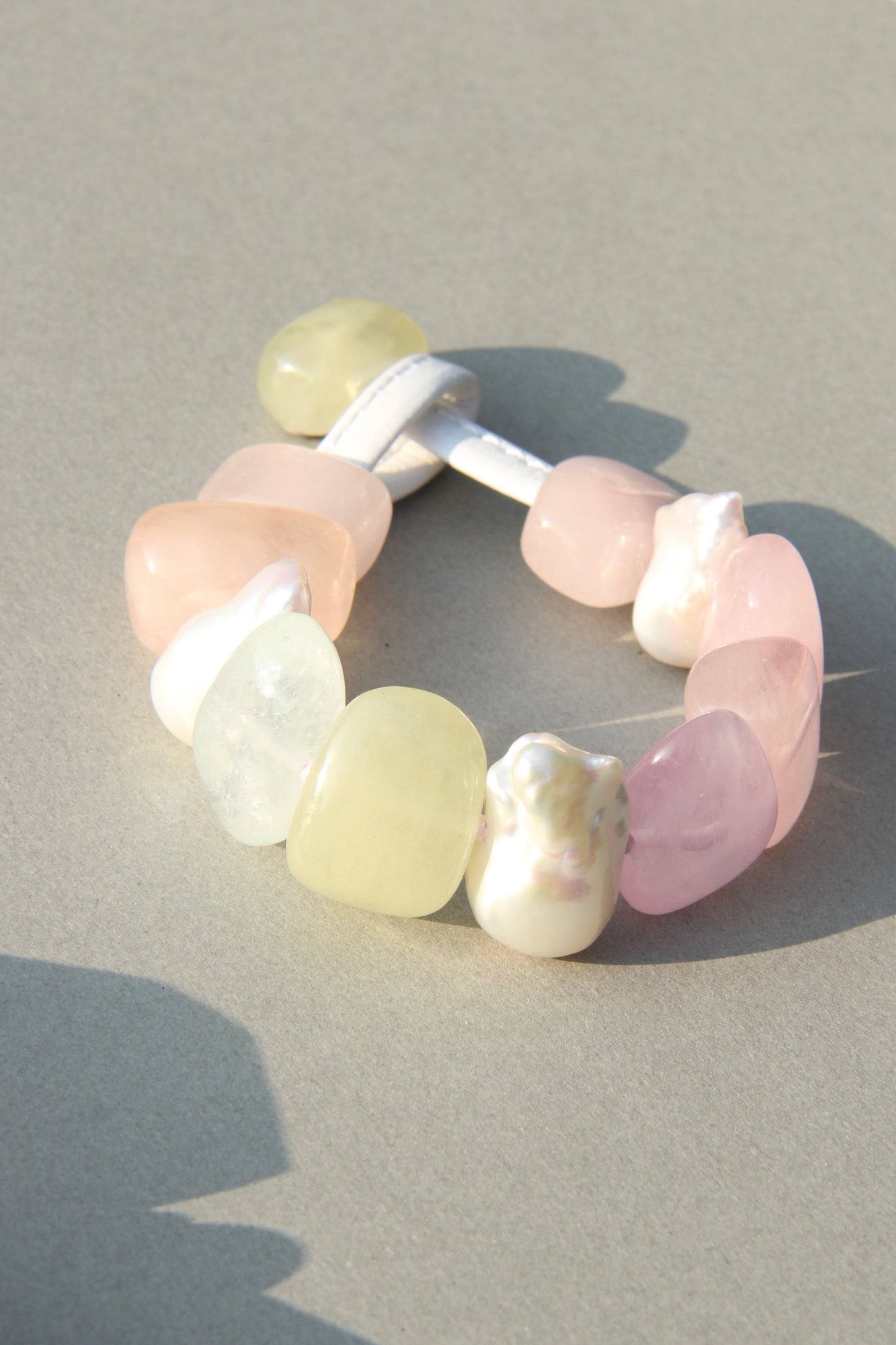 Bracelet: morganite, baroque pearls