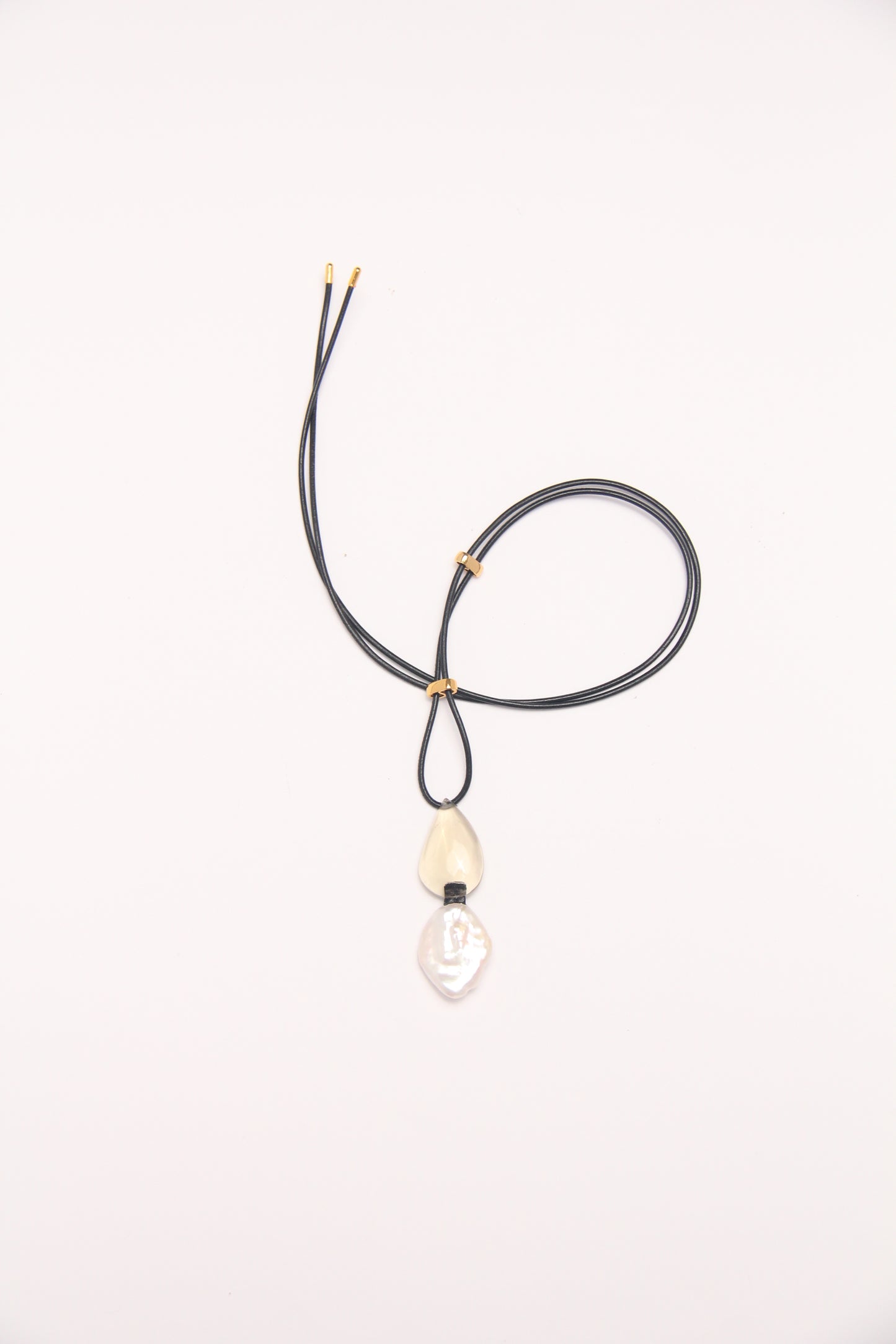 Pendant: pearl, citrine, leather