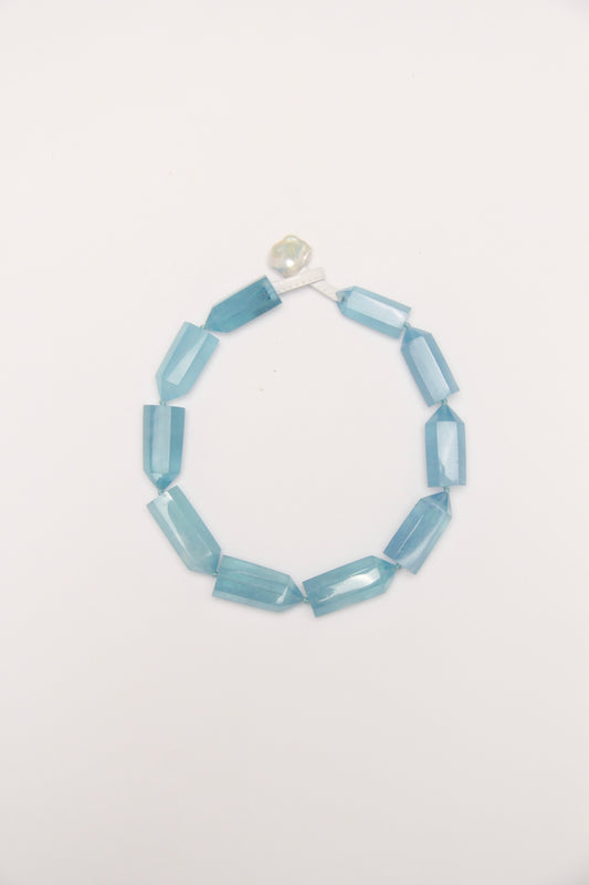 Necklace: aquamarine, pearls