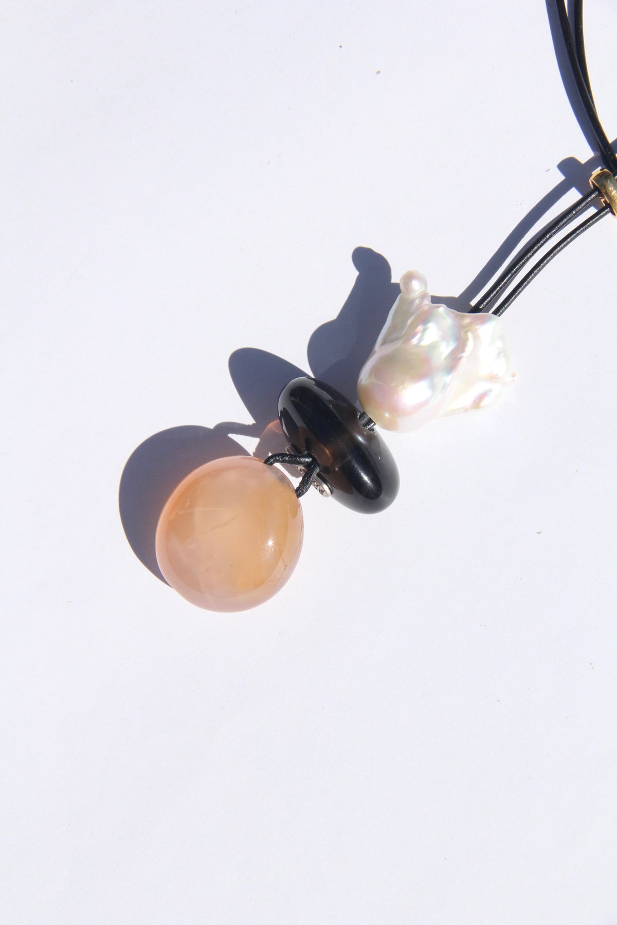 Necklace: pearl, obsidian, rose agate