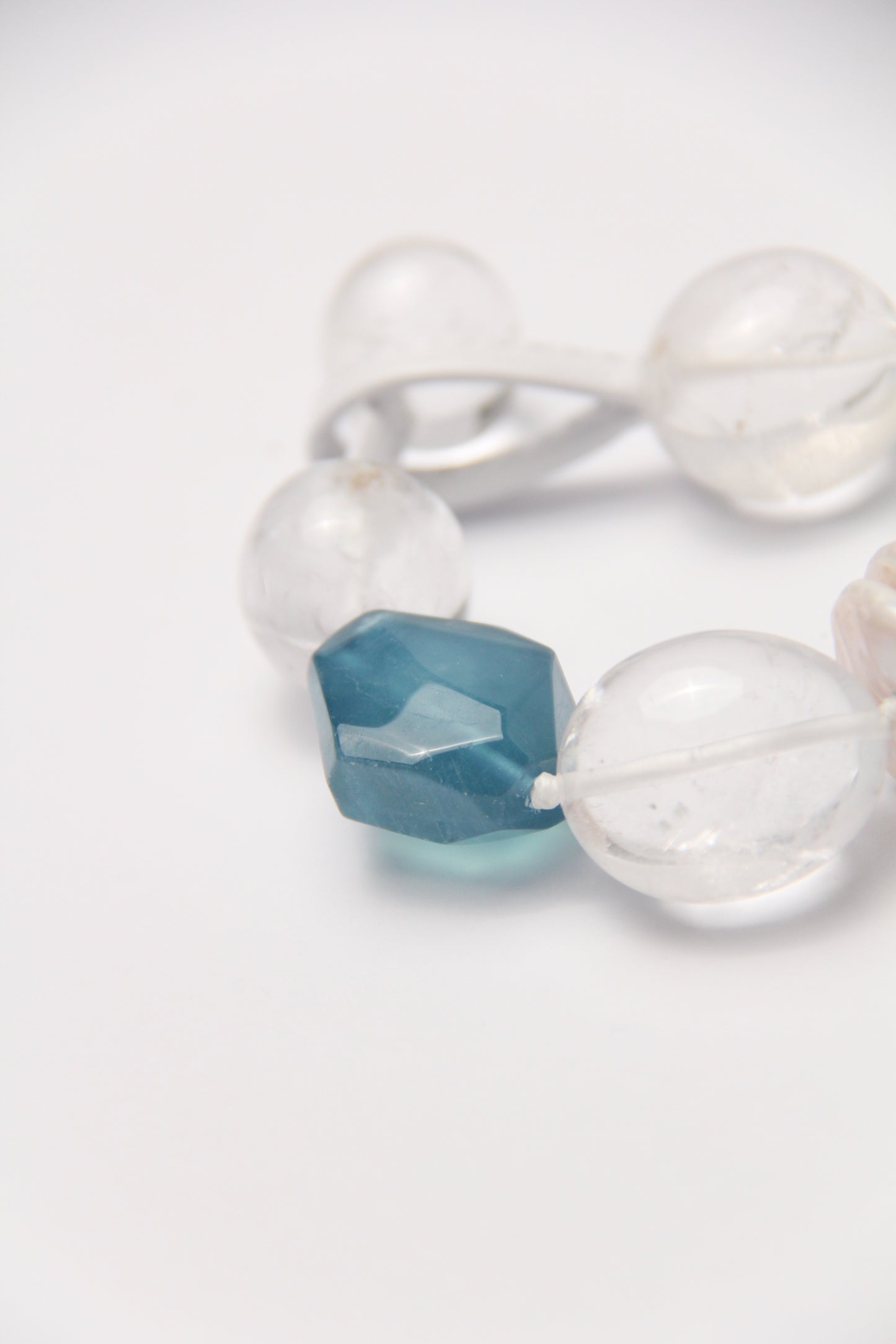 Bracelet: aquamarine, quartz, pearls