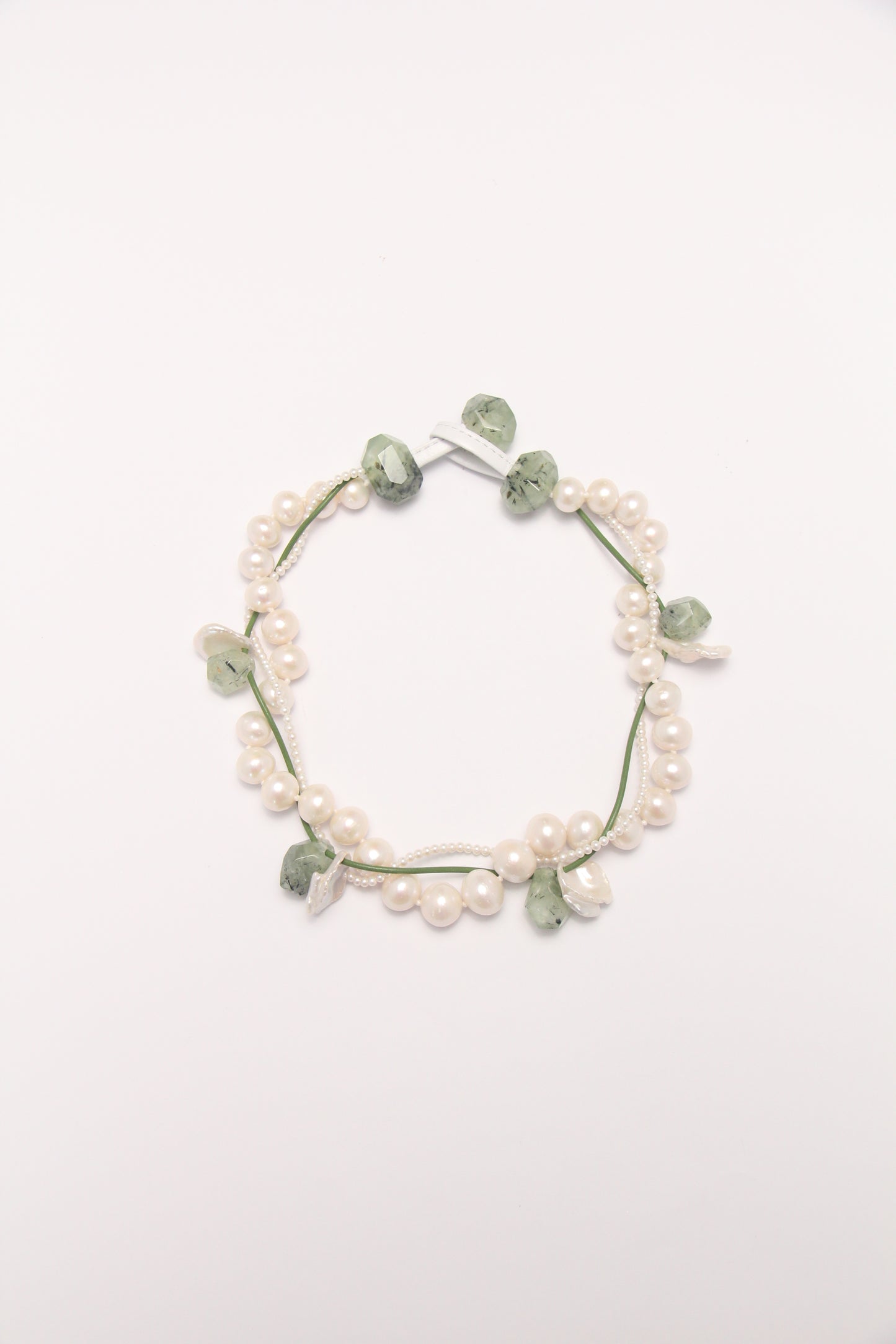 Necklace: prehnite, pearls