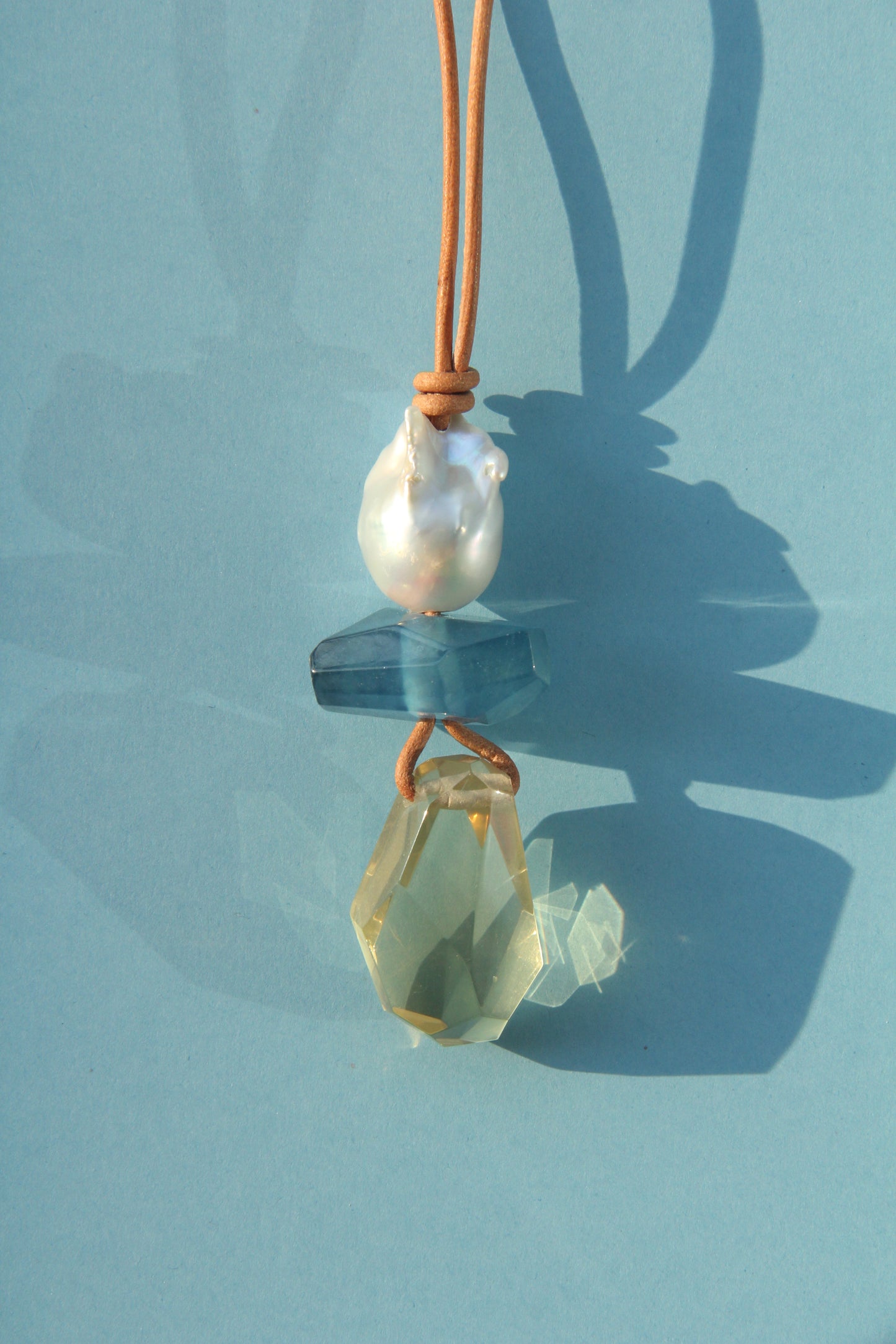 Pendant: pearl, aquamarine, citrine, leather