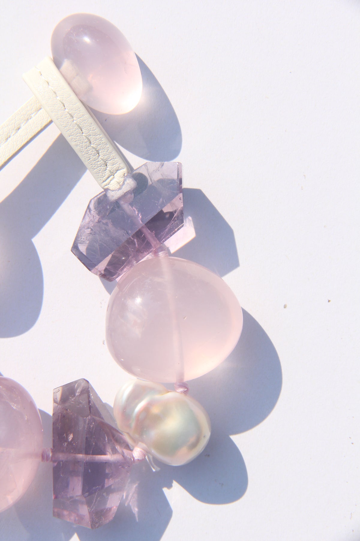 Bracelet: rose quartz, amethyst, pearls