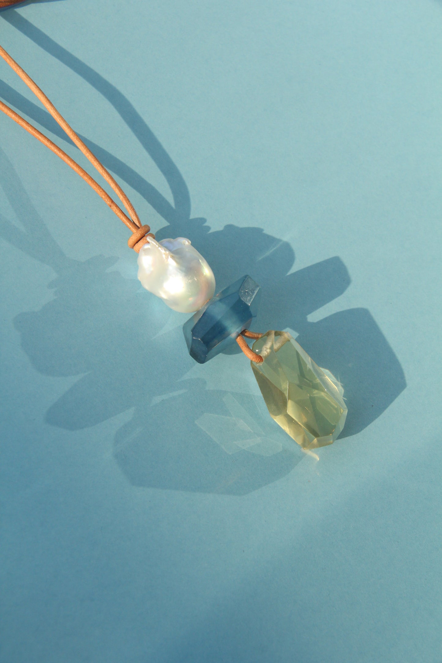 Pendant: pearl, aquamarine, citrine, leather