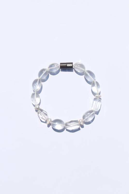 Necklace: quartz, pearls