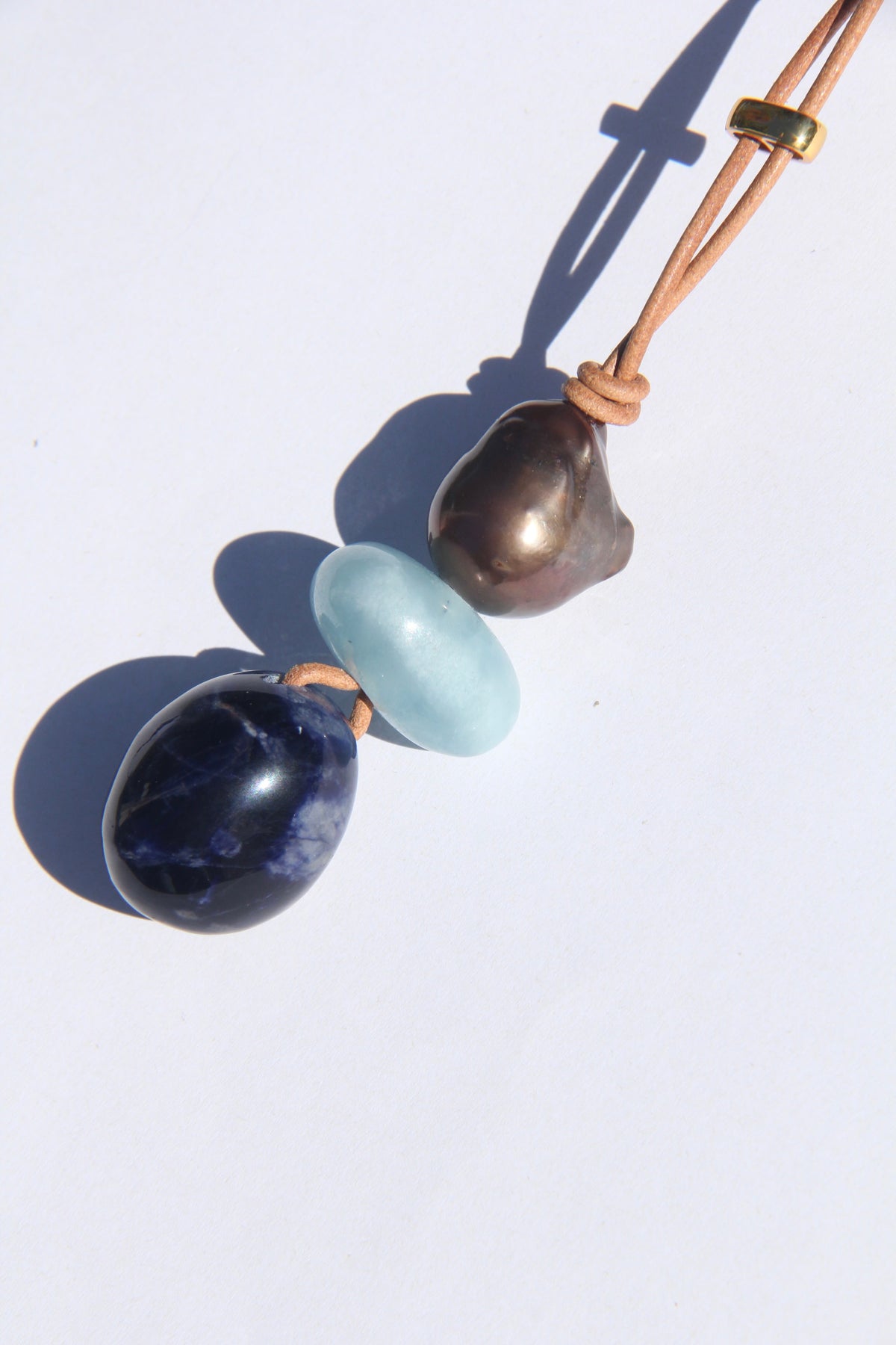 Necklace: pearl, aquamarine, blue vein stone