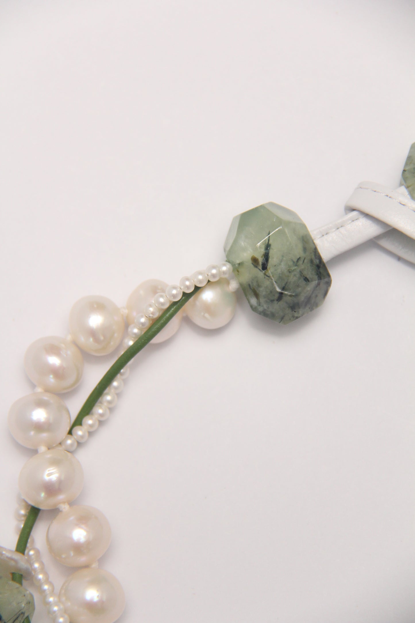 Necklace: prehnite, pearls
