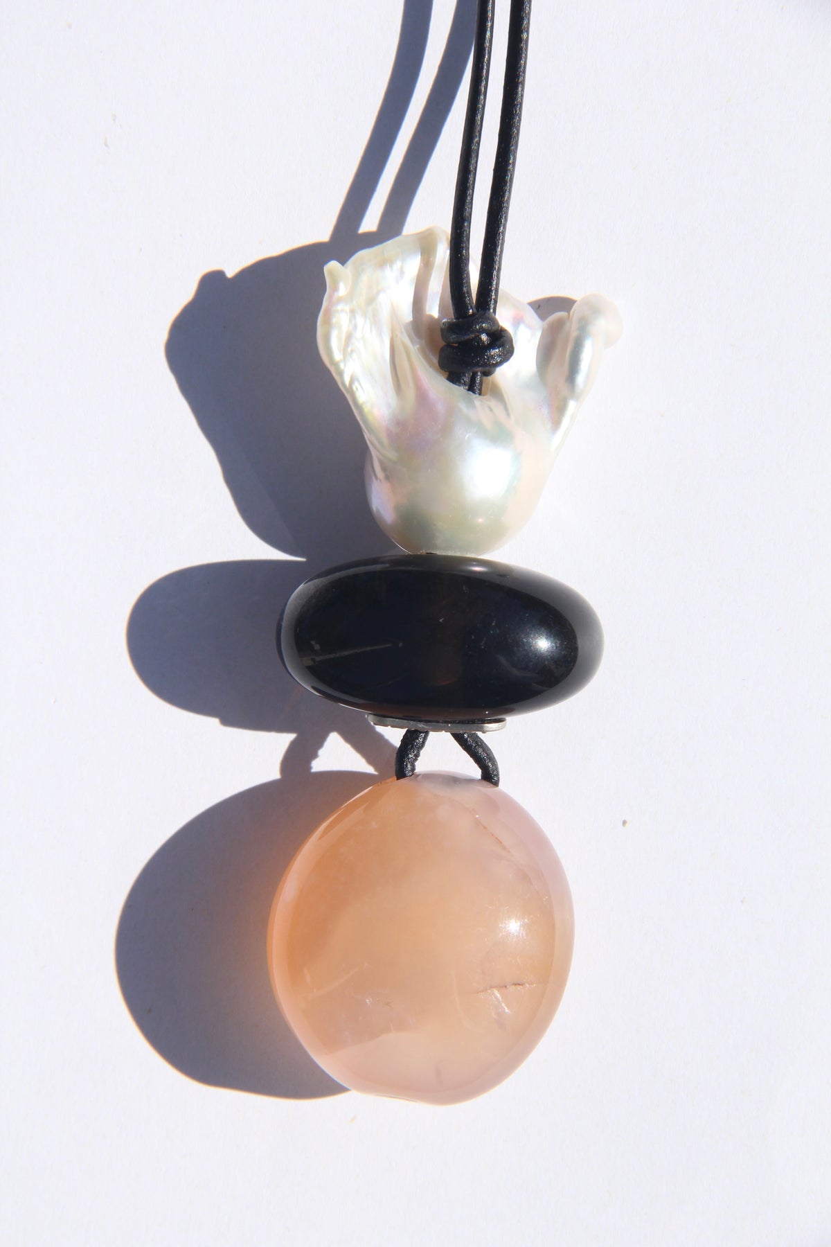 Necklace: pearl, obsidian, rose agate