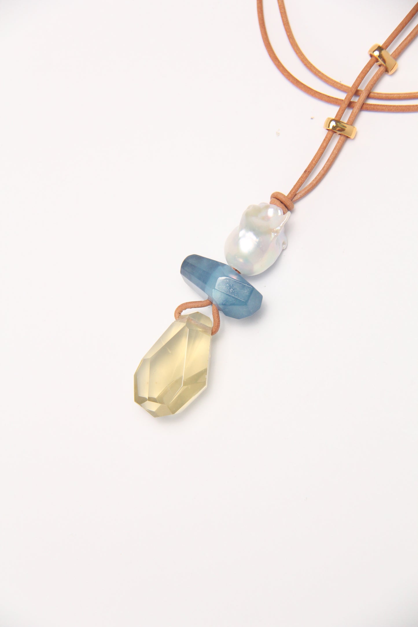 Pendant: pearl, aquamarine, citrine, leather