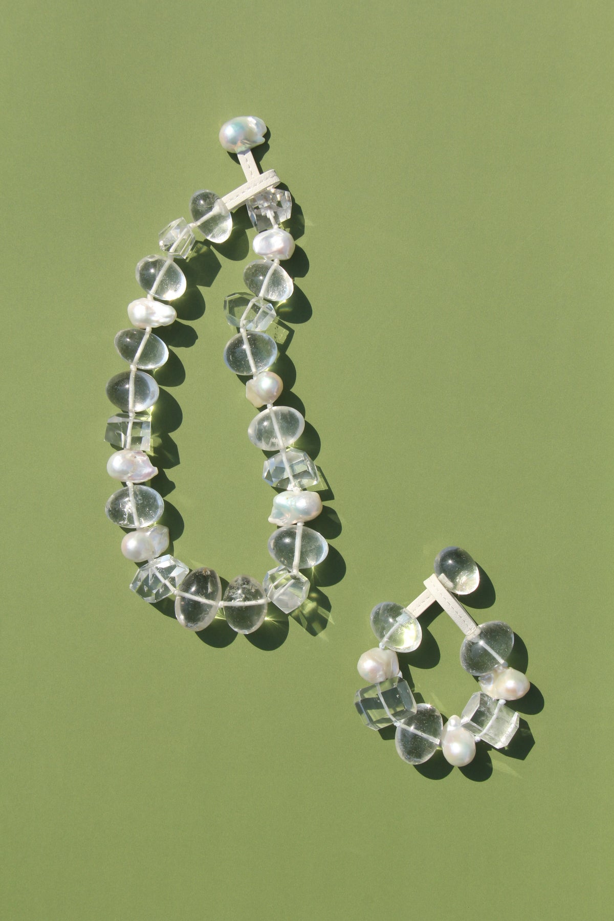 Bracelet: quartz, pearls