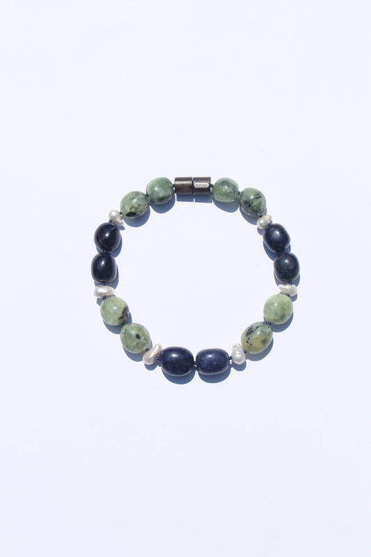 Necklace: prehnite, blue vein stone