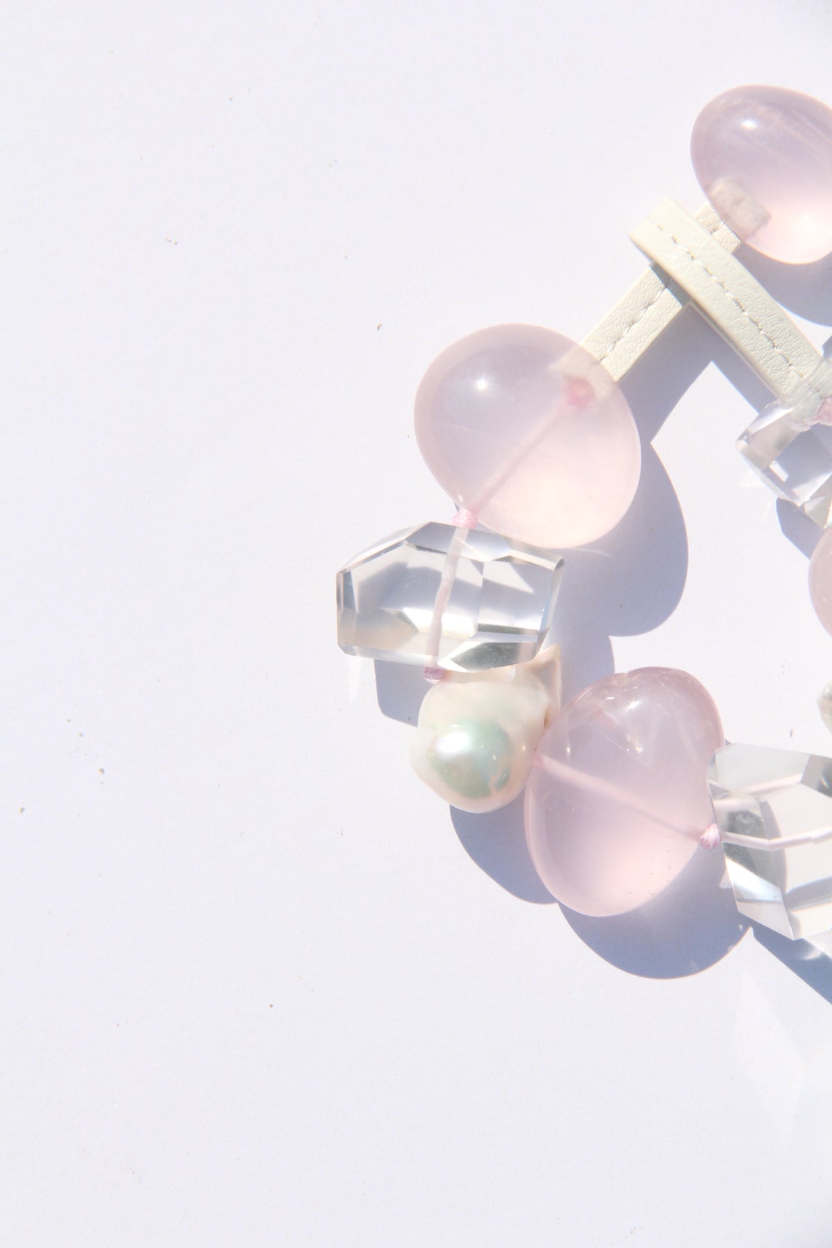 Bracelet: rose quartz, quartz, pearls