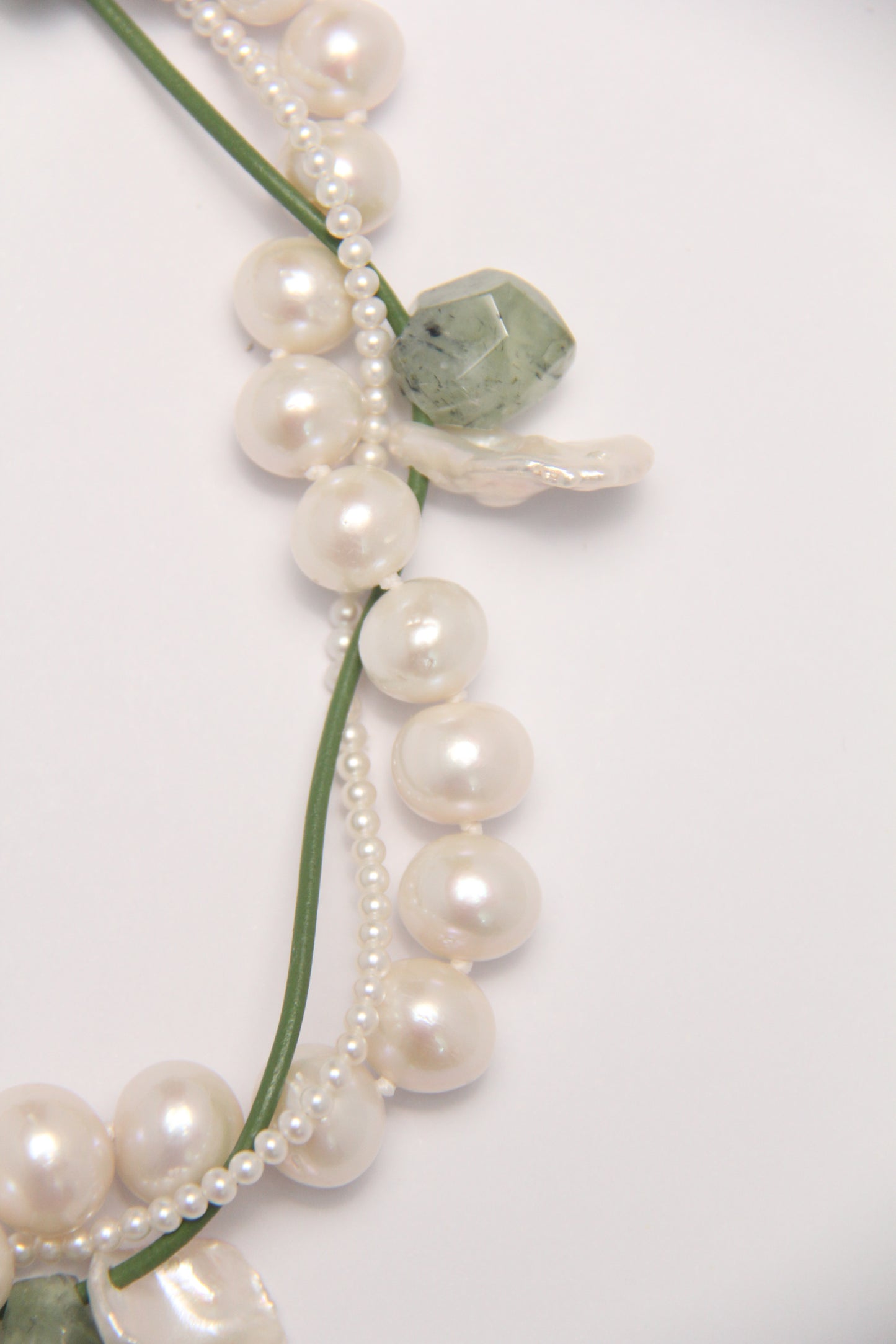 Necklace: prehnite, pearls