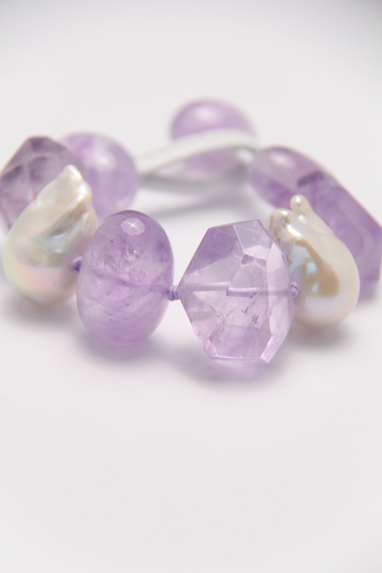 Bracelet: amethyst, pearls