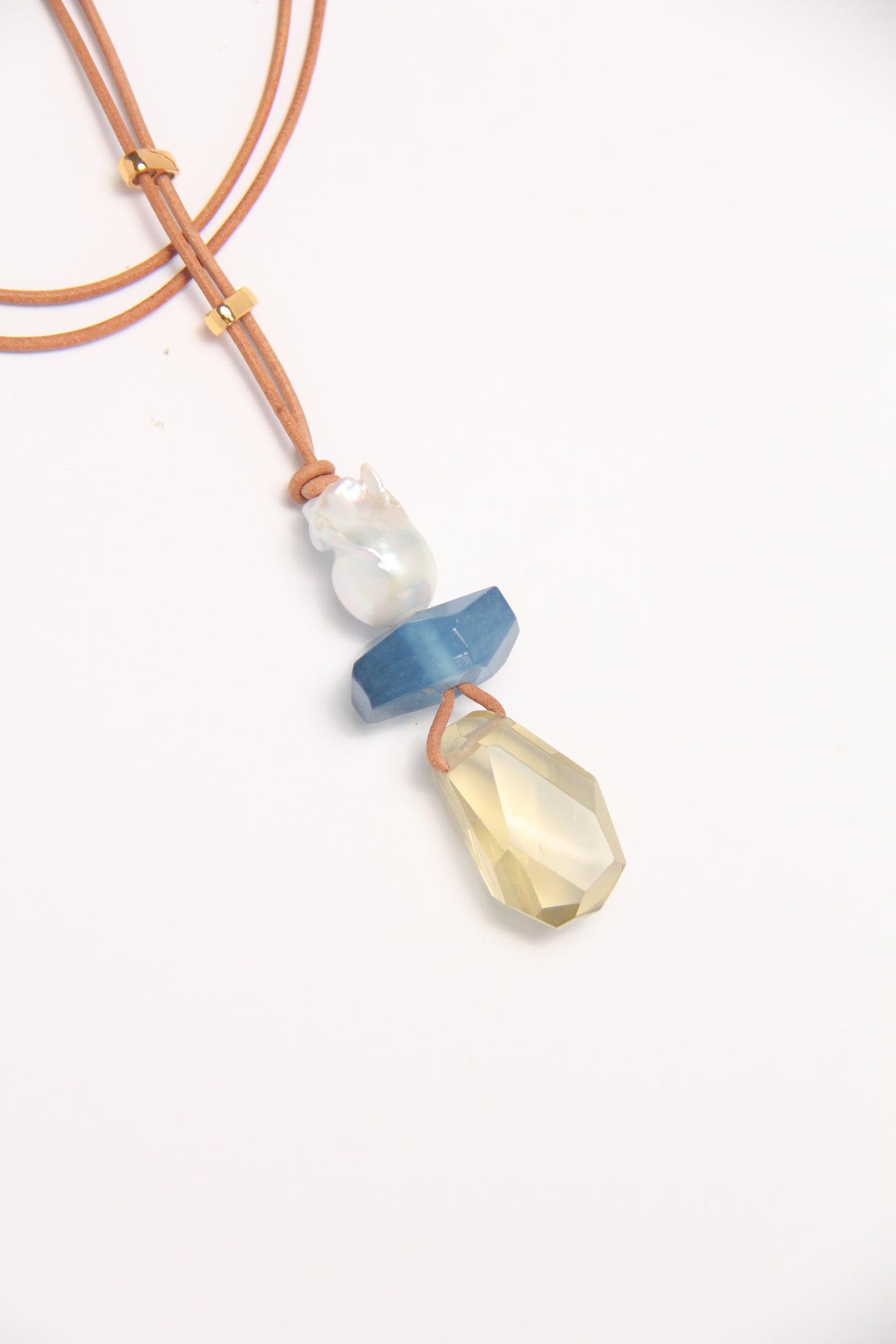 Pendant: pearl, aquamarine, citrine, leather