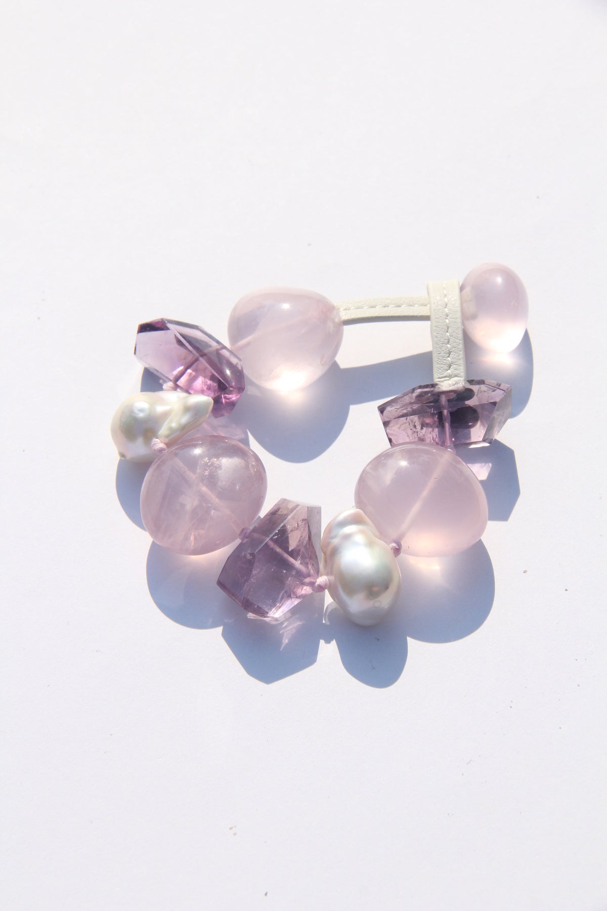Bracelet: rose quartz, amethyst, pearls