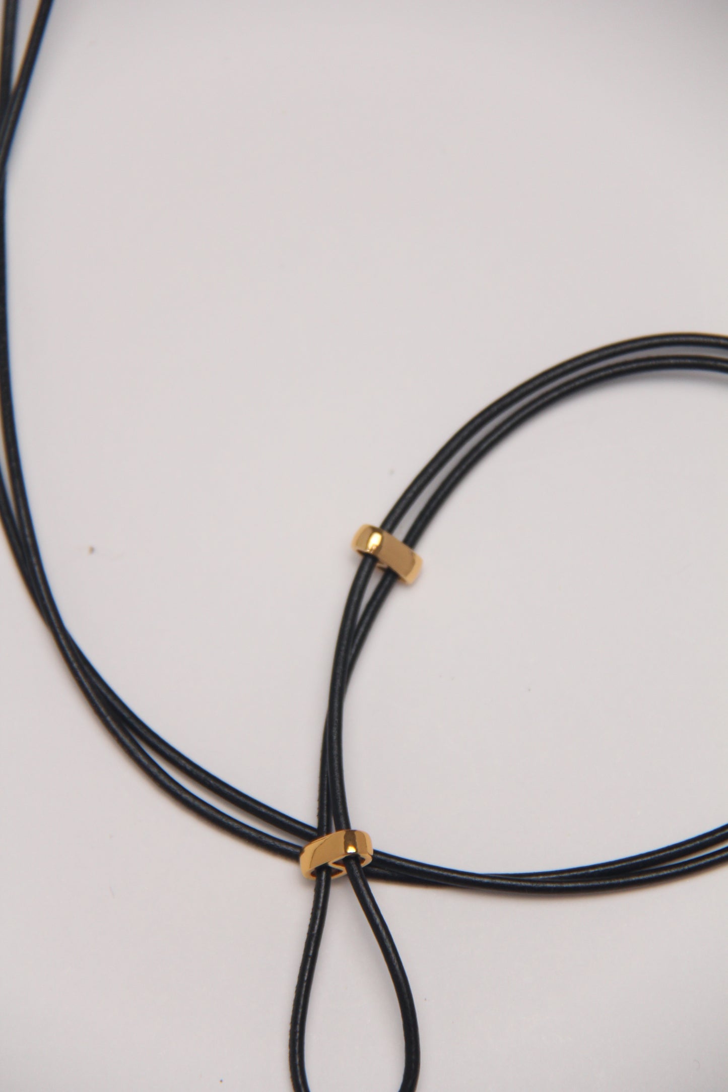 Pendant: pearl, citrine, leather