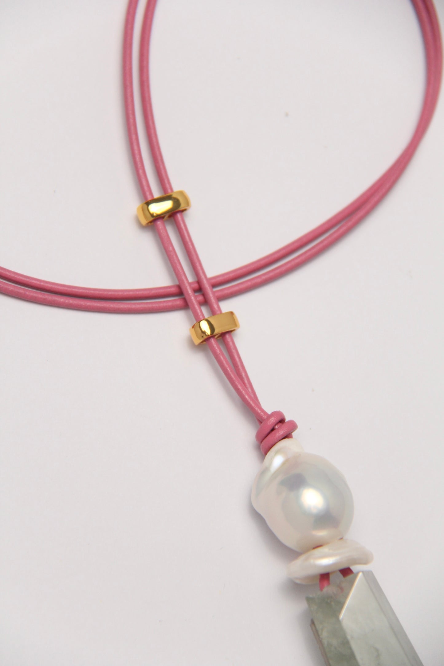 Pendant: prasem quartz, pearls