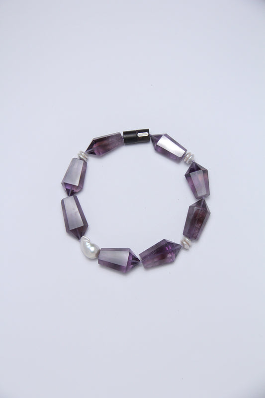 Necklace: pearls, amethyst, ebony