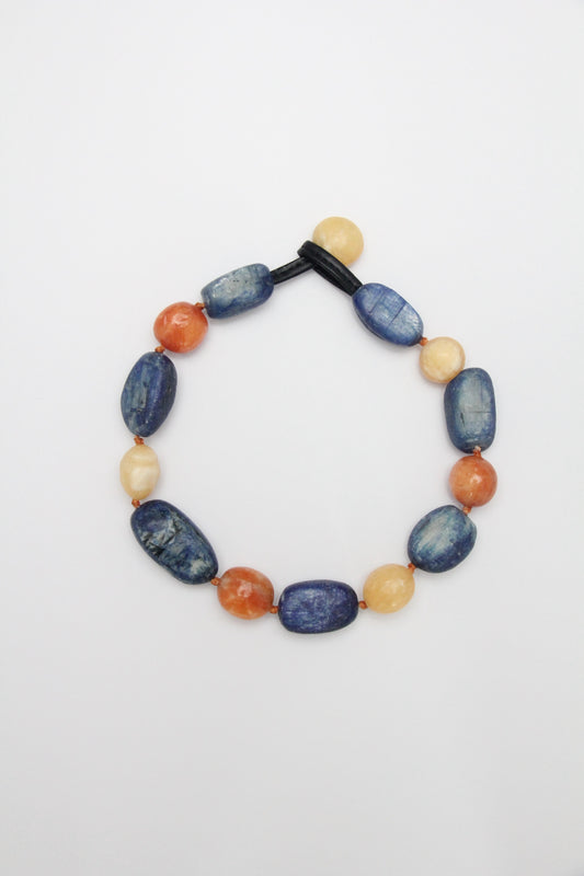 Necklacae: kyanite, calcite, cream yellow onyx