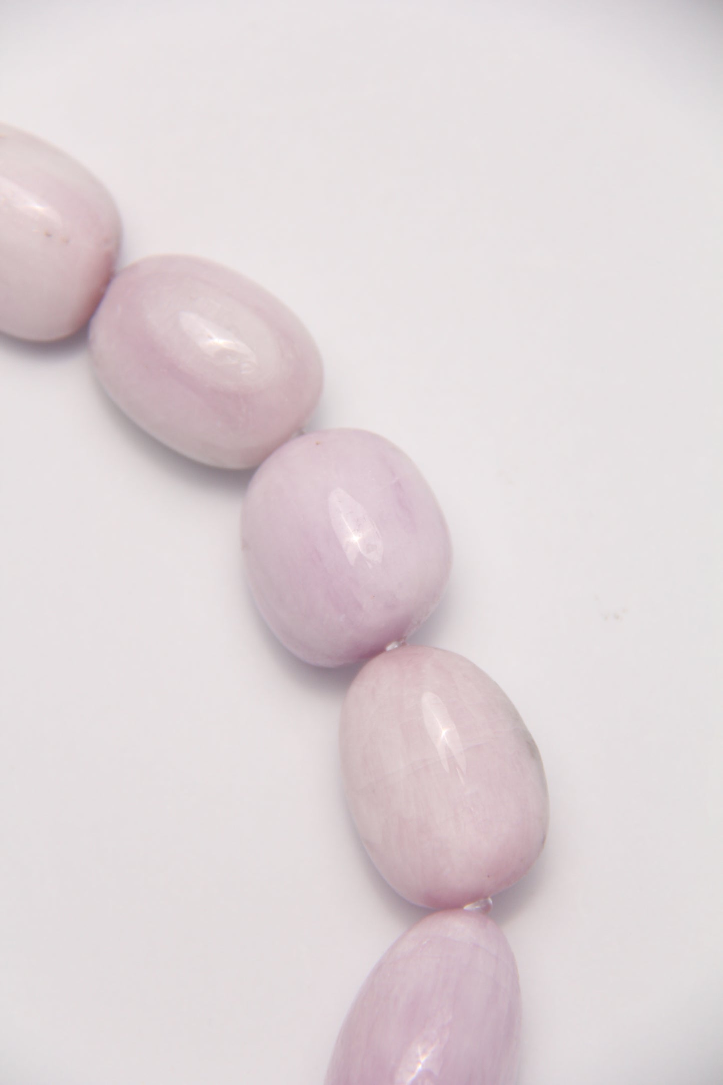 Necklace: kunzite, pearls