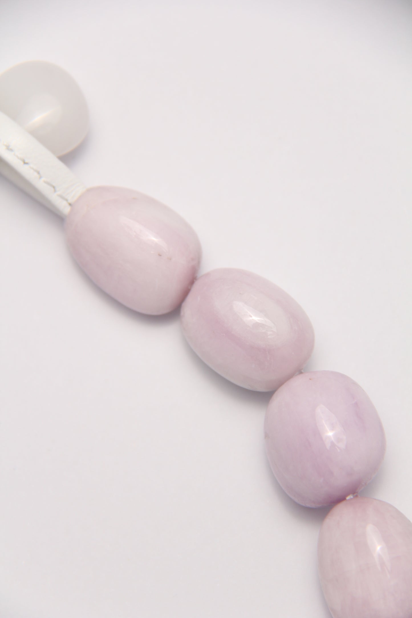 Necklace: kunzite, pearls