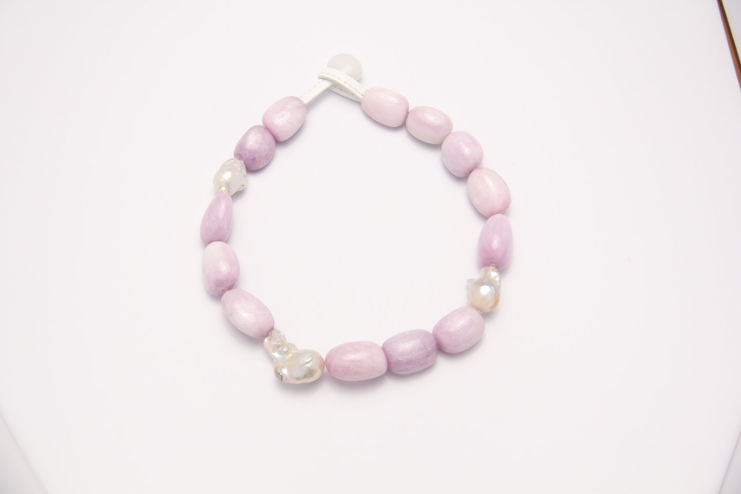 Necklace: kunzite, pearls