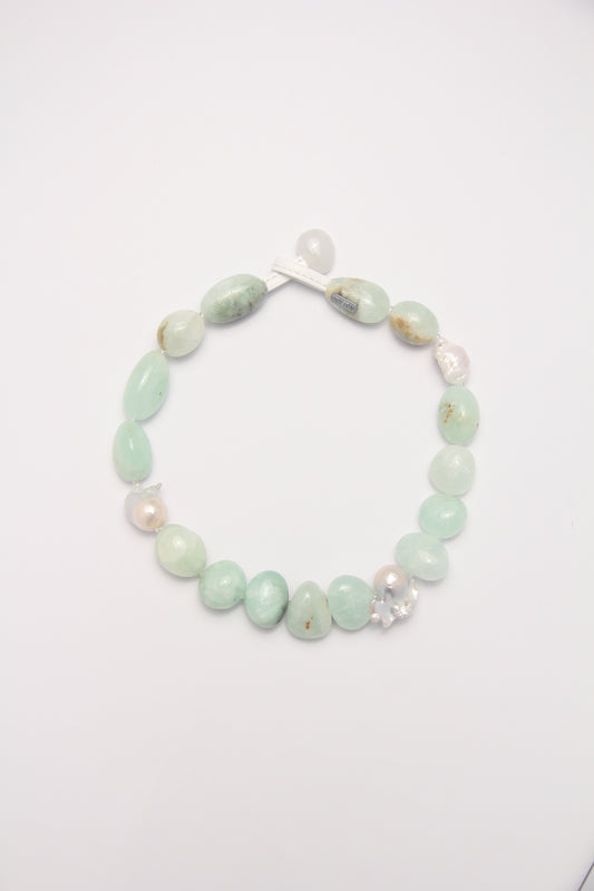 Necklace: prehnite, pearls